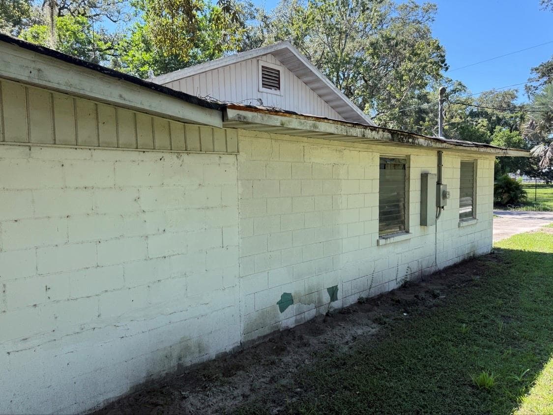 Single Family Residence at 10109 N JASMINE AVE, TAMPA, photo 8 of 28