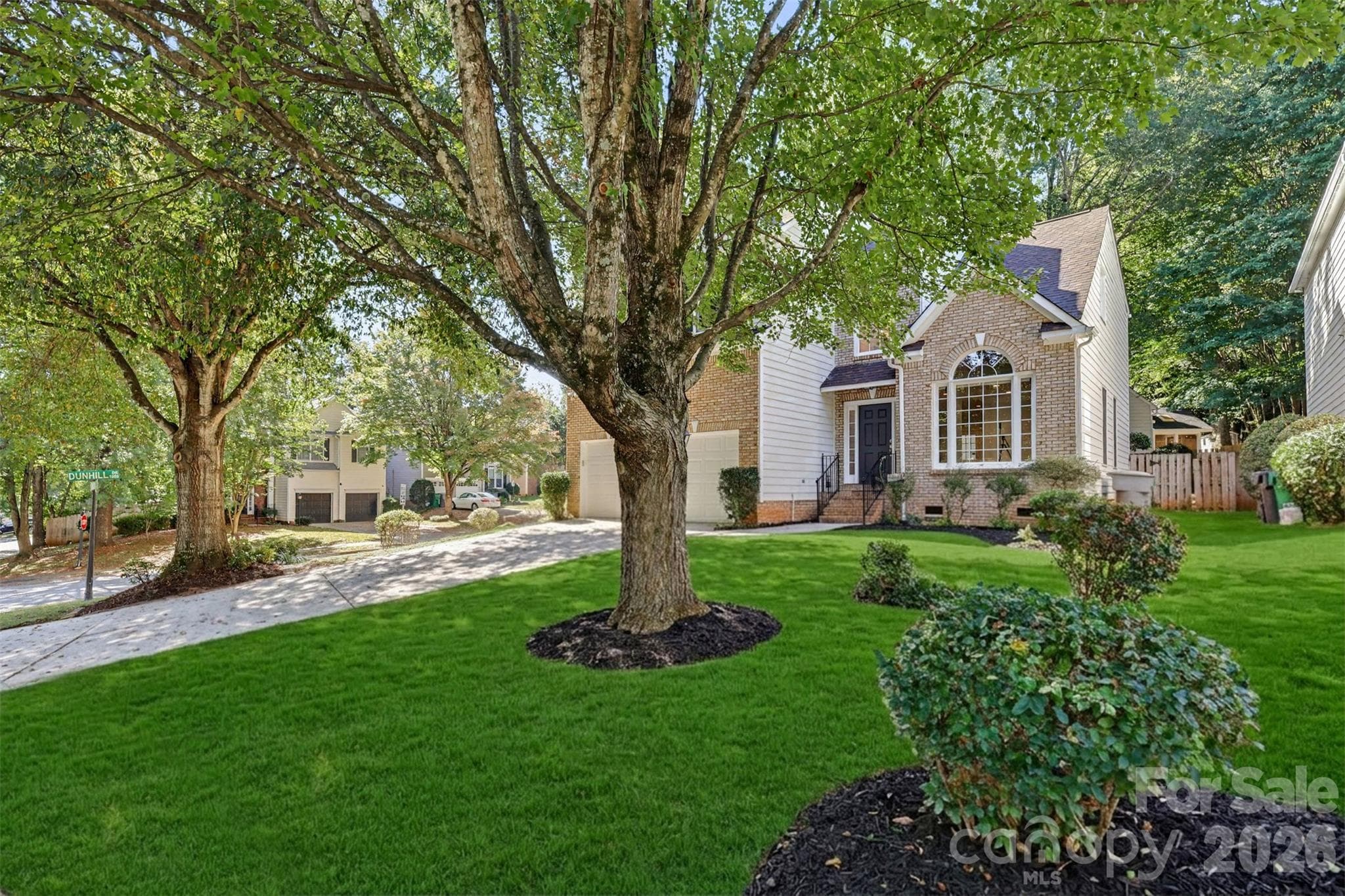 Single Family Residence at 2103 Sablewood Drive, Charlotte, photo 3 of 33