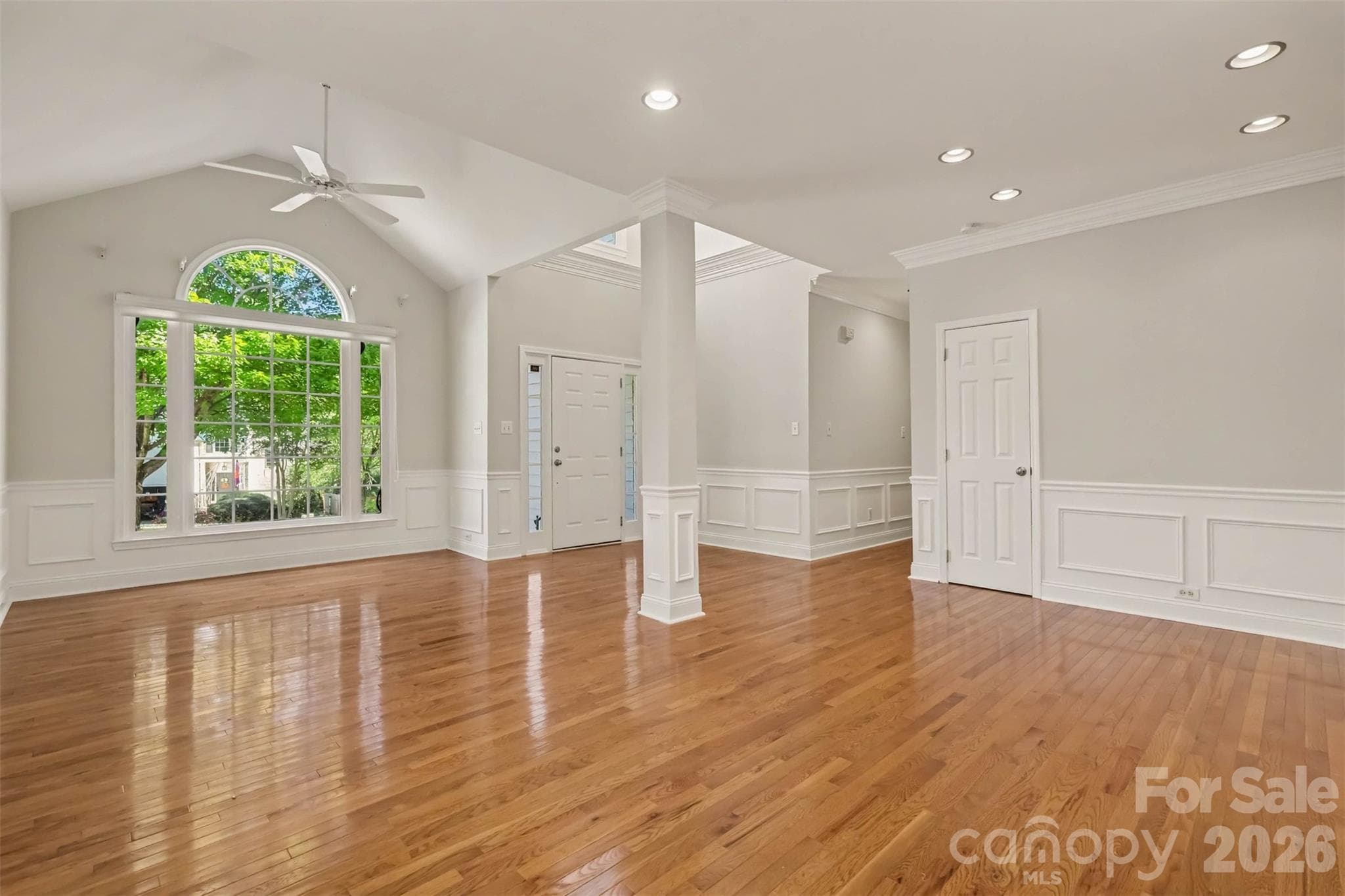 Single Family Residence at 2103 Sablewood Drive, Charlotte, photo 4 of 33
