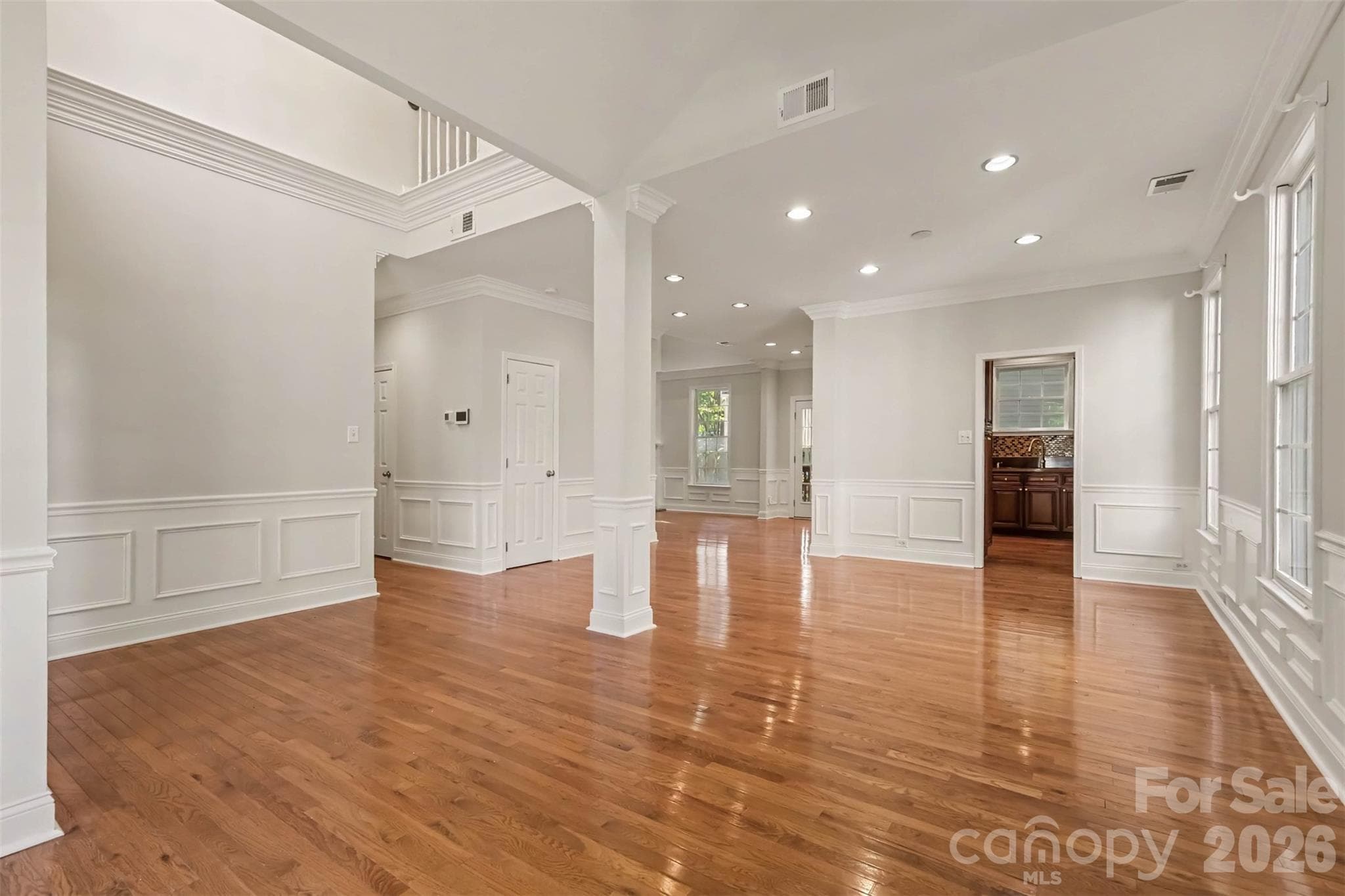 Single Family Residence at 2103 Sablewood Drive, Charlotte, photo 5 of 33