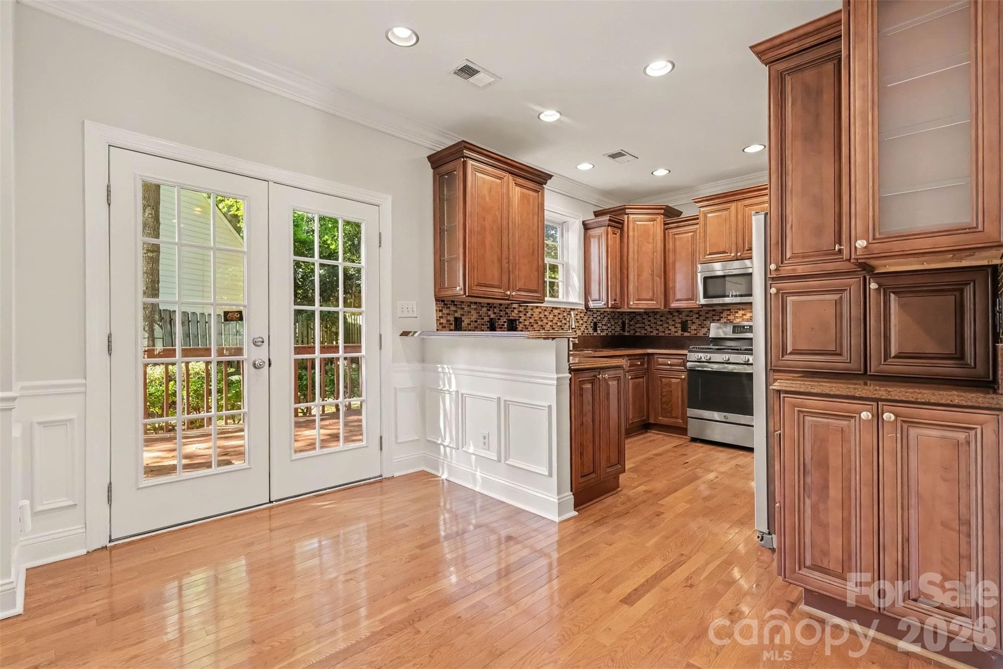 Single Family Residence at 2103 Sablewood Drive, Charlotte, photo 10 of 33