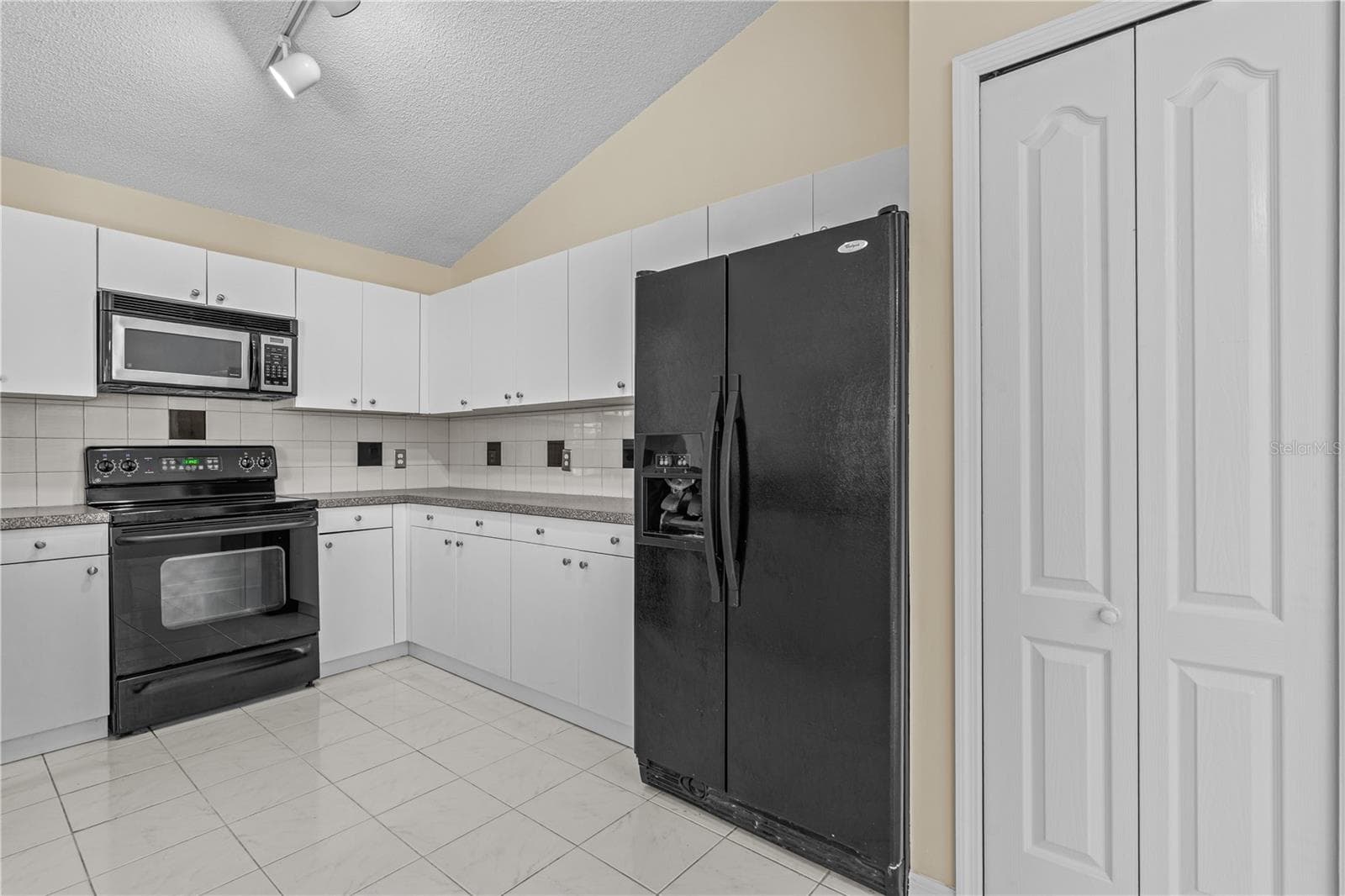 Kitchen - 764 SANDY HILL CIR, PORT ORANGE