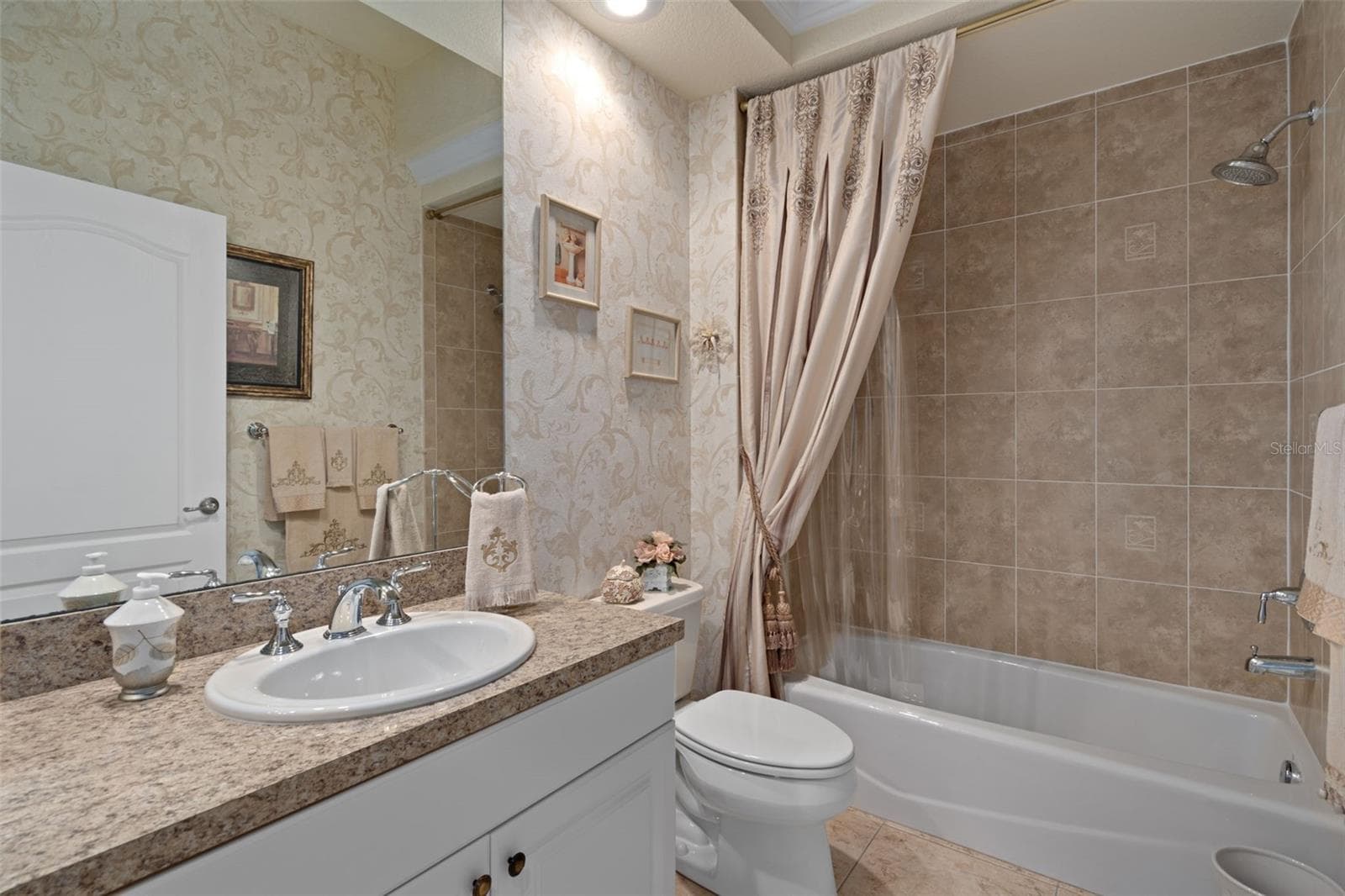 Guest Bathroom - 409 SILAS CT, SPRING HILL