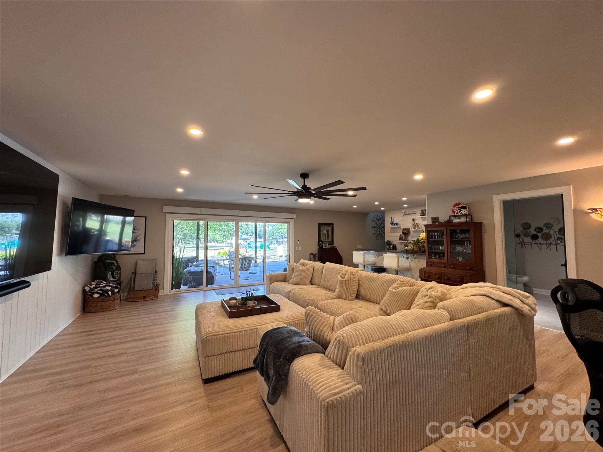 Single Family Residence at 15800 Henry Lane, Huntersville, photo 20 of 48