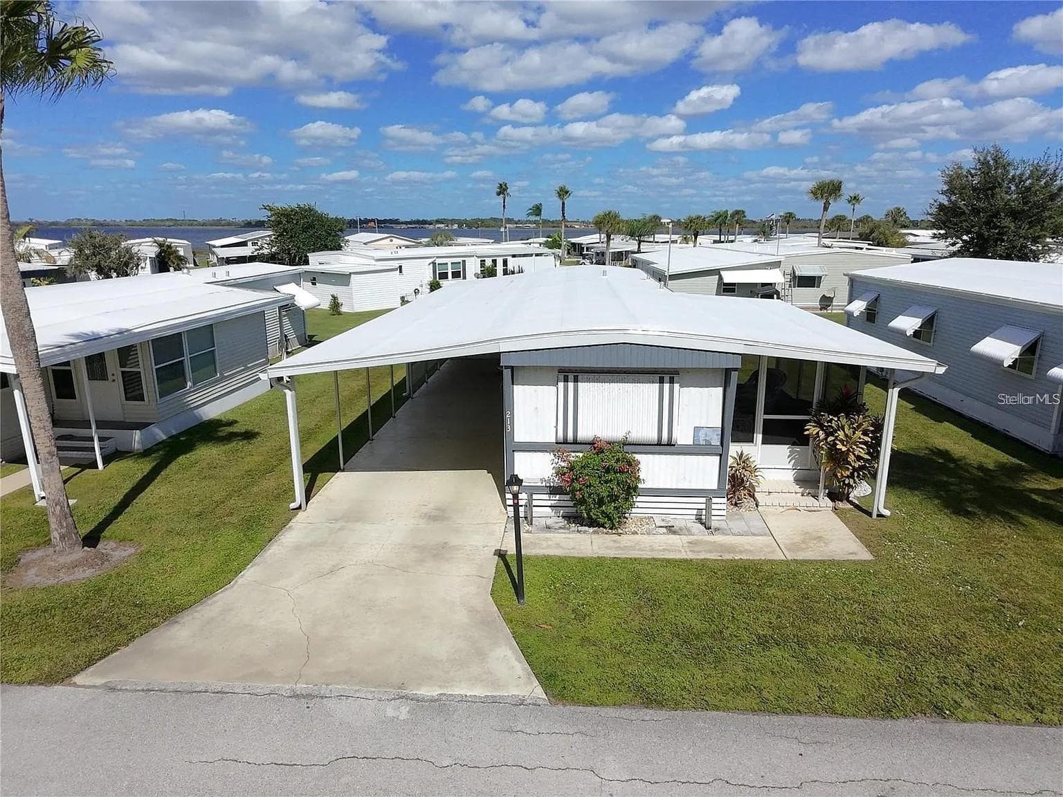 Mobile Home at 213 LAKESIDE RANCH CIR, WINTER HAVEN, photo 3 of 10