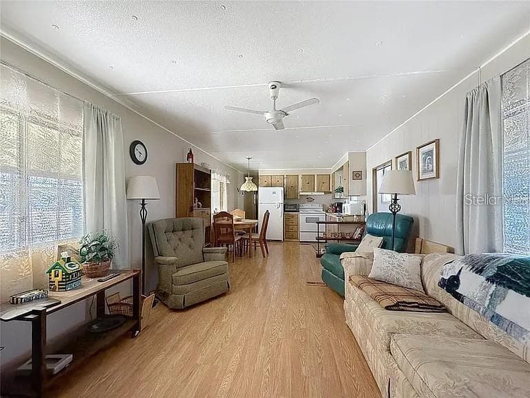 Mobile Home at 213 LAKESIDE RANCH CIR, WINTER HAVEN, photo 5 of 10