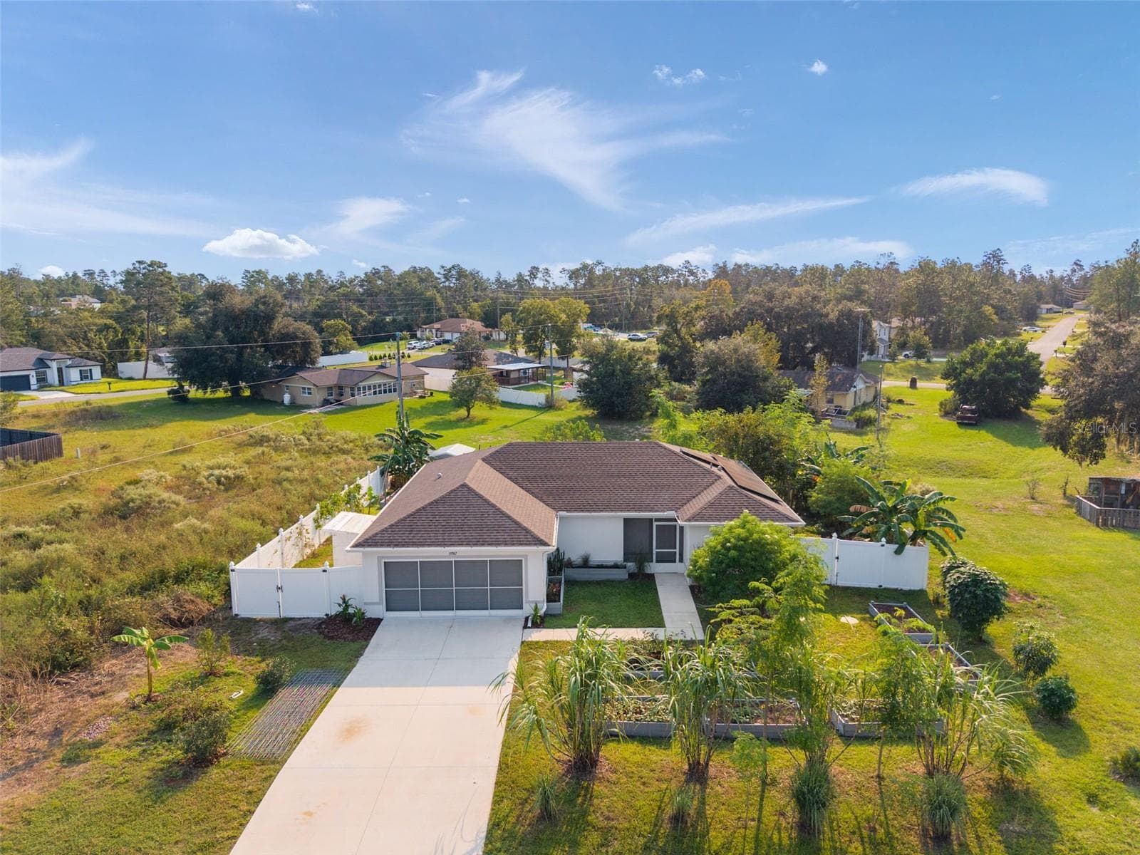 FULLY FENCED YARD - SOLAR PANELS ON BACK AND SIDE! - 15987 SW 55TH AVENUE RD, OCALA