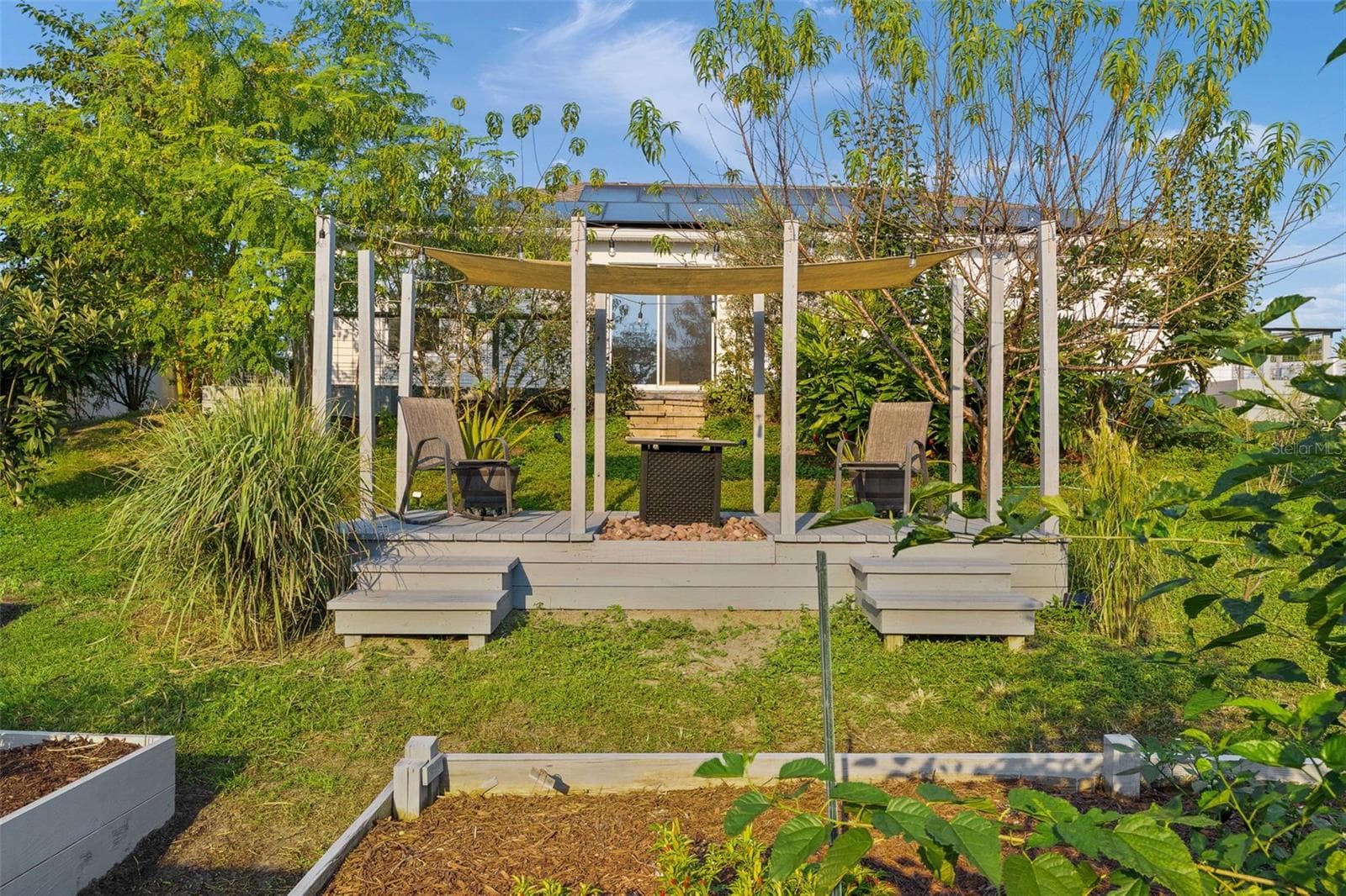 COVERED FOR THE SUNNY DAYS - EASILY REMOVABLE FOR THE FIRE PIT! - 15987 SW 55TH AVENUE RD, OCALA