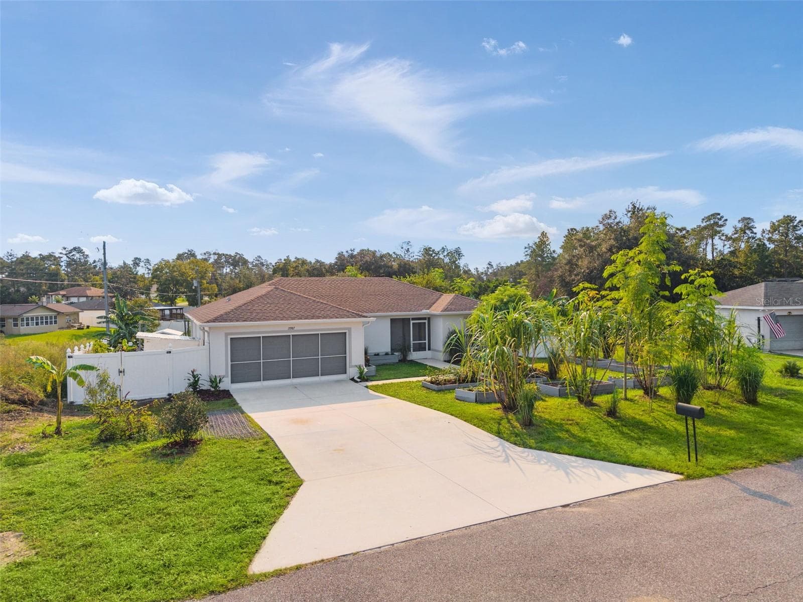 ROOMY DRIVEWAY - 15987 SW 55TH AVENUE RD, OCALA