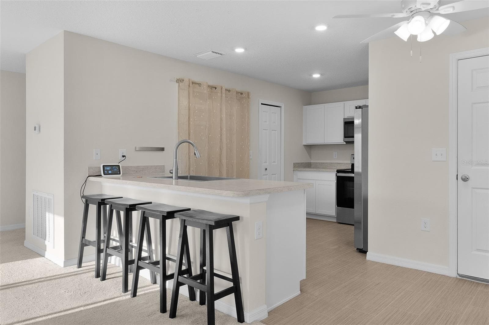 OPEN KITCHEN TO LIVING ROOM - 15987 SW 55TH AVENUE RD, OCALA