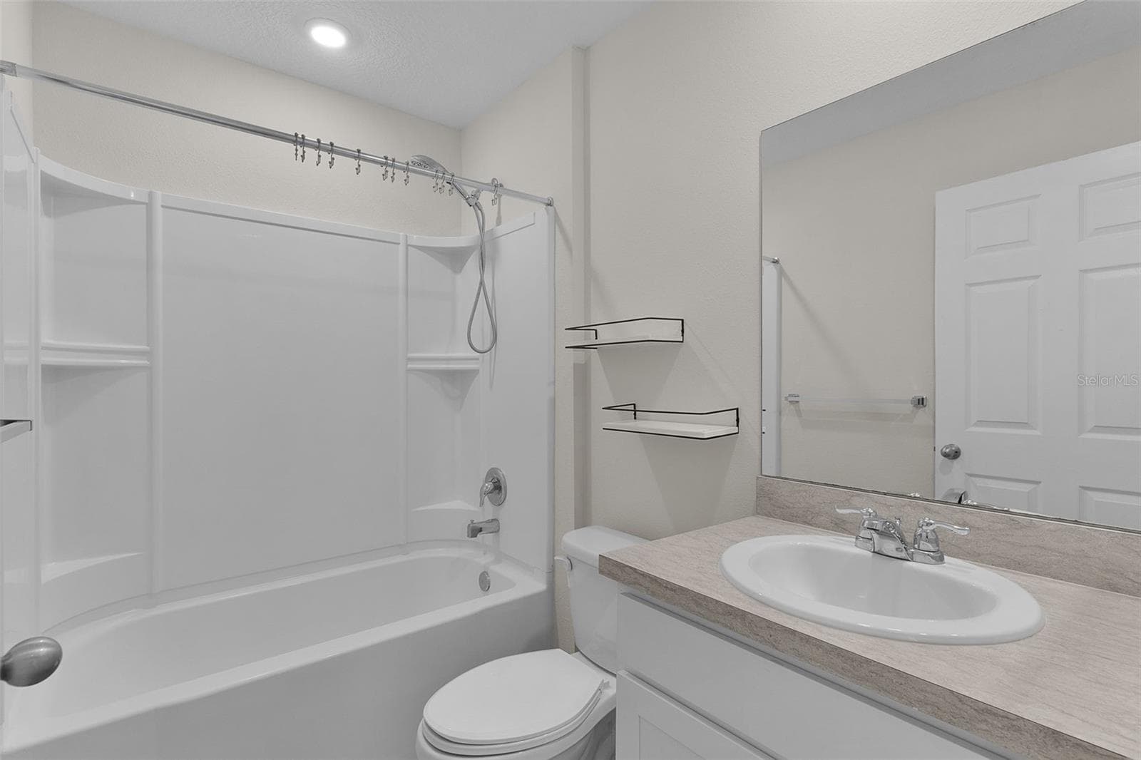 GUEST BATH - 15987 SW 55TH AVENUE RD, OCALA