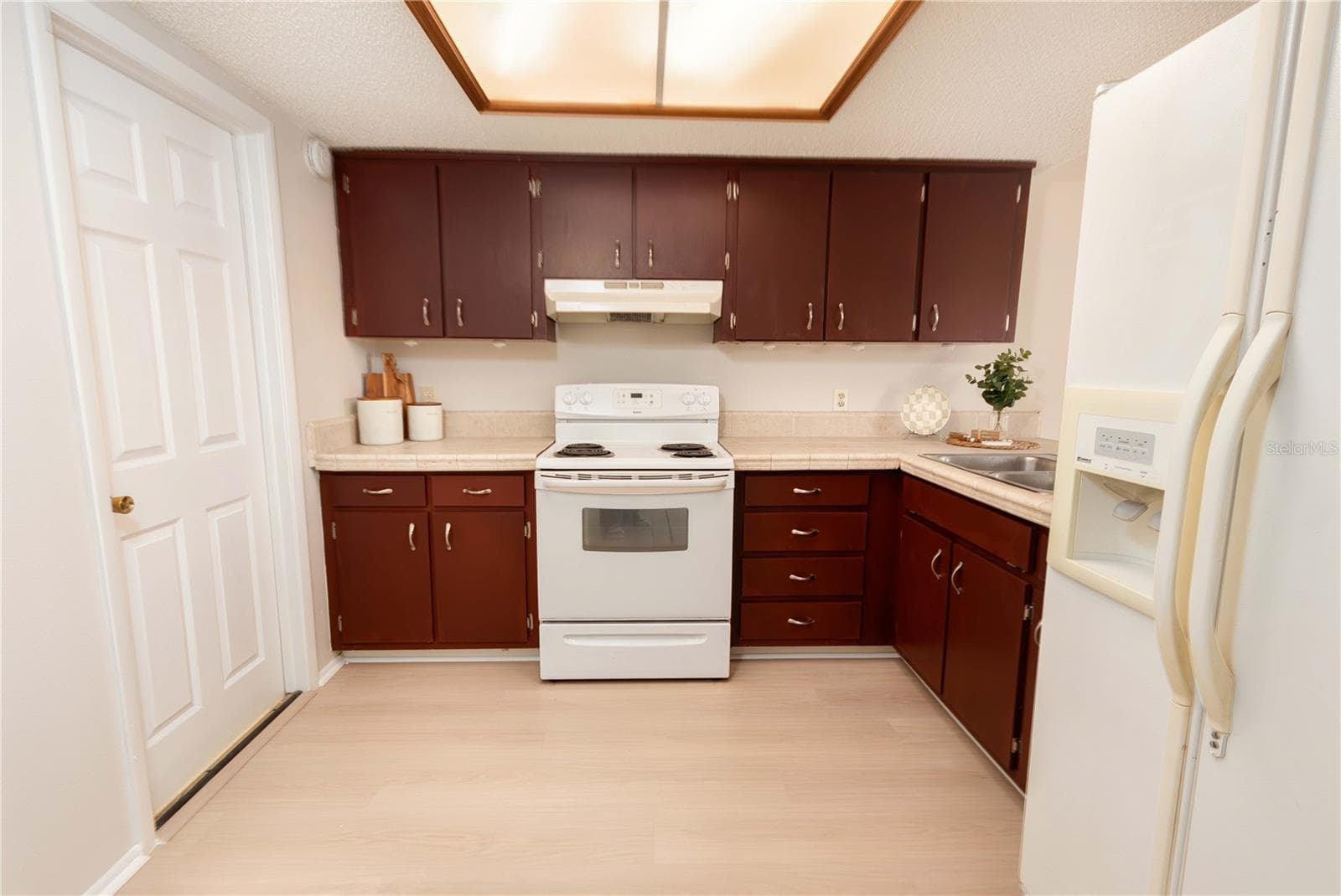 Single Family Residence at 7245 KNOLL DR, NEW PORT RICHEY, photo 6 of 30