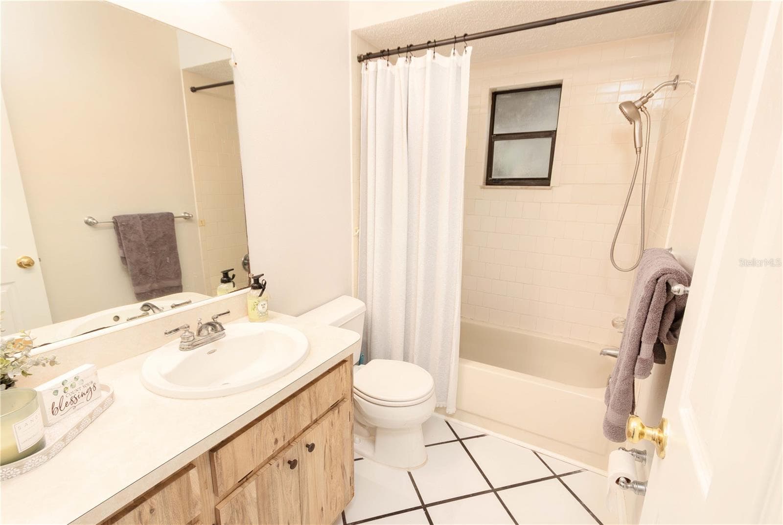 bath 2 - 7245 KNOLL DR, NEW PORT RICHEY