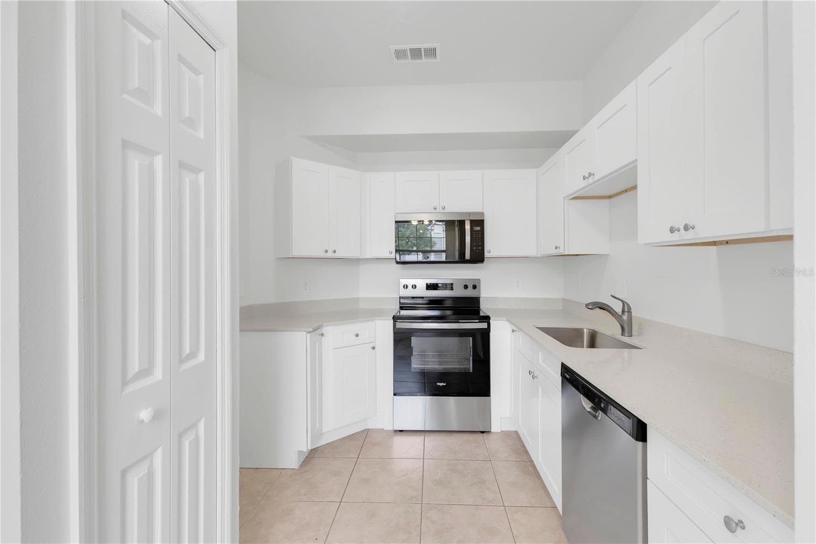 Townhouse at 2412 TEMPLE GROVE LN, KISSIMMEE, photo 11 of 33