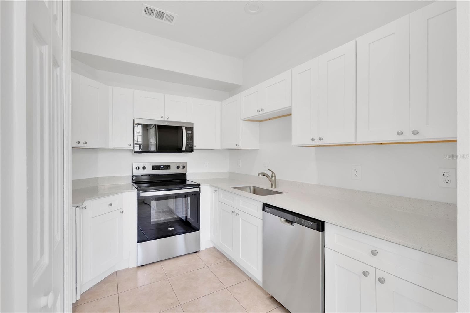 Townhouse at 2412 TEMPLE GROVE LN, KISSIMMEE, photo 12 of 33