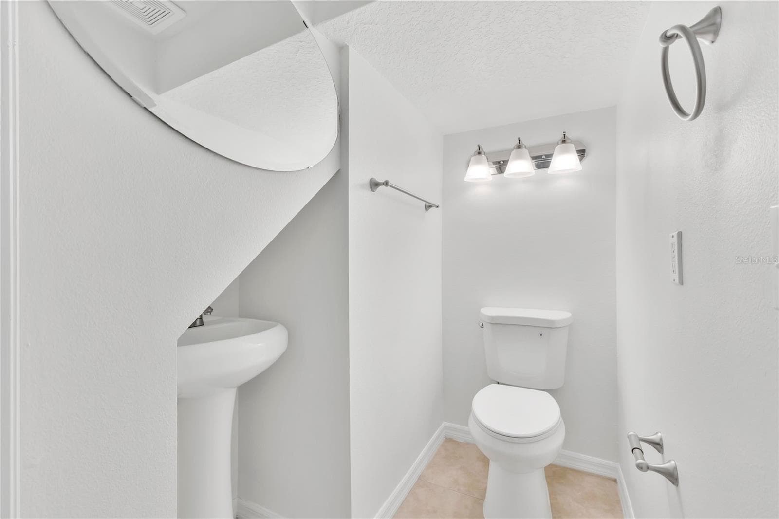 Townhouse at 2412 TEMPLE GROVE LN, KISSIMMEE, photo 13 of 33