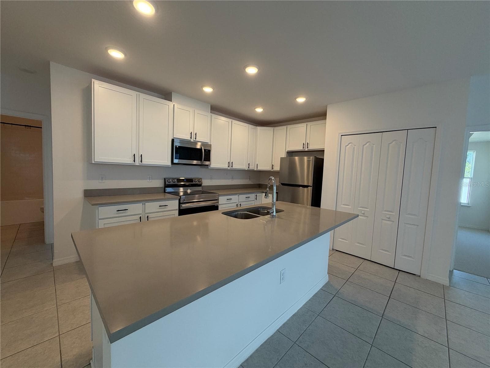 Single Family Residence at 2021 CANTON PARK DR, WINTER HAVEN, photo 15 of 92