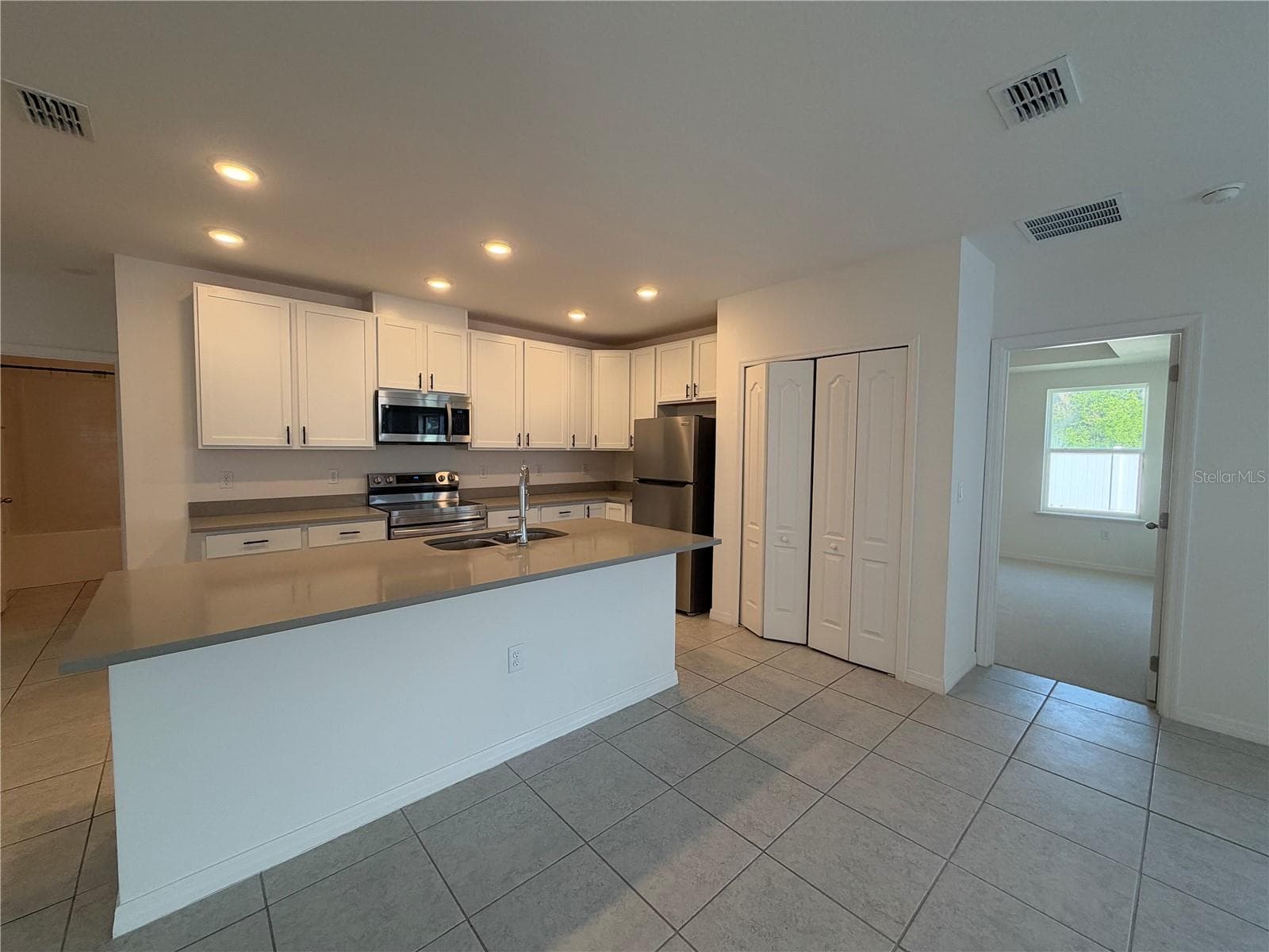 Single Family Residence at 2021 CANTON PARK DR, WINTER HAVEN, photo 17 of 92