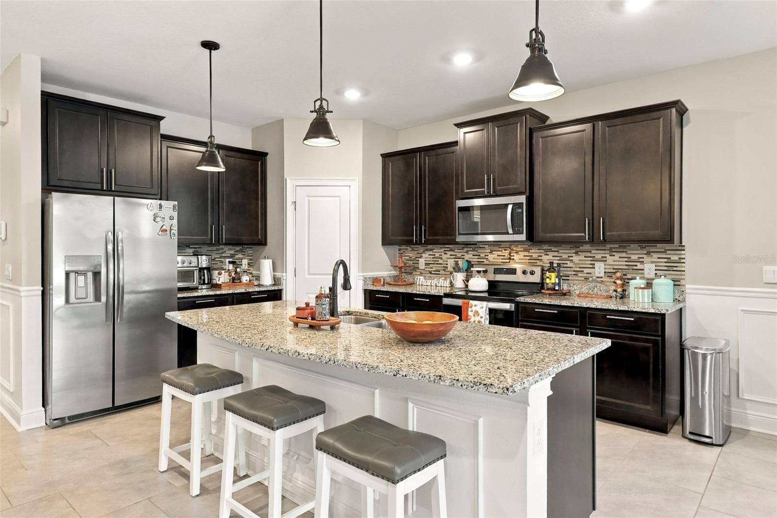 Spacious Kitchen with Ample Cabinetry and Counter Space - 33310 MAJOR OAK DR, WESLEY CHAPEL