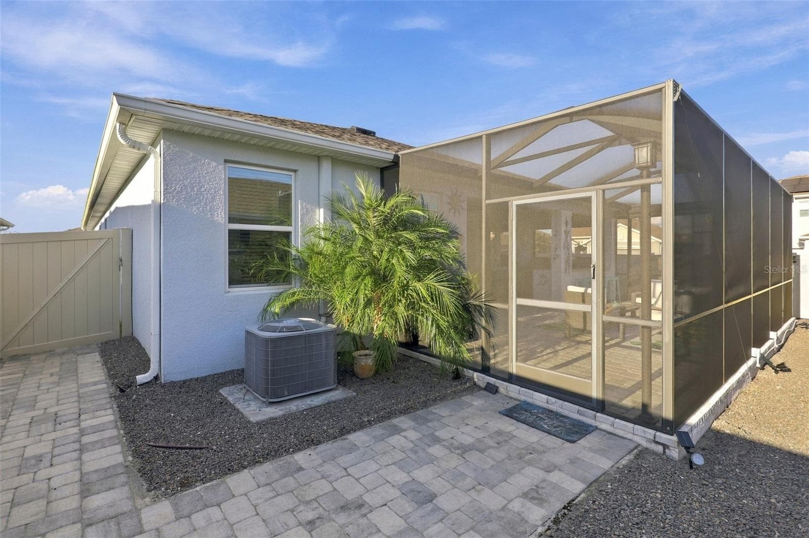 Expansive Screen-Enclosed Patio with Outdoor Entertaining Space - 33310 MAJOR OAK DR, WESLEY CHAPEL
