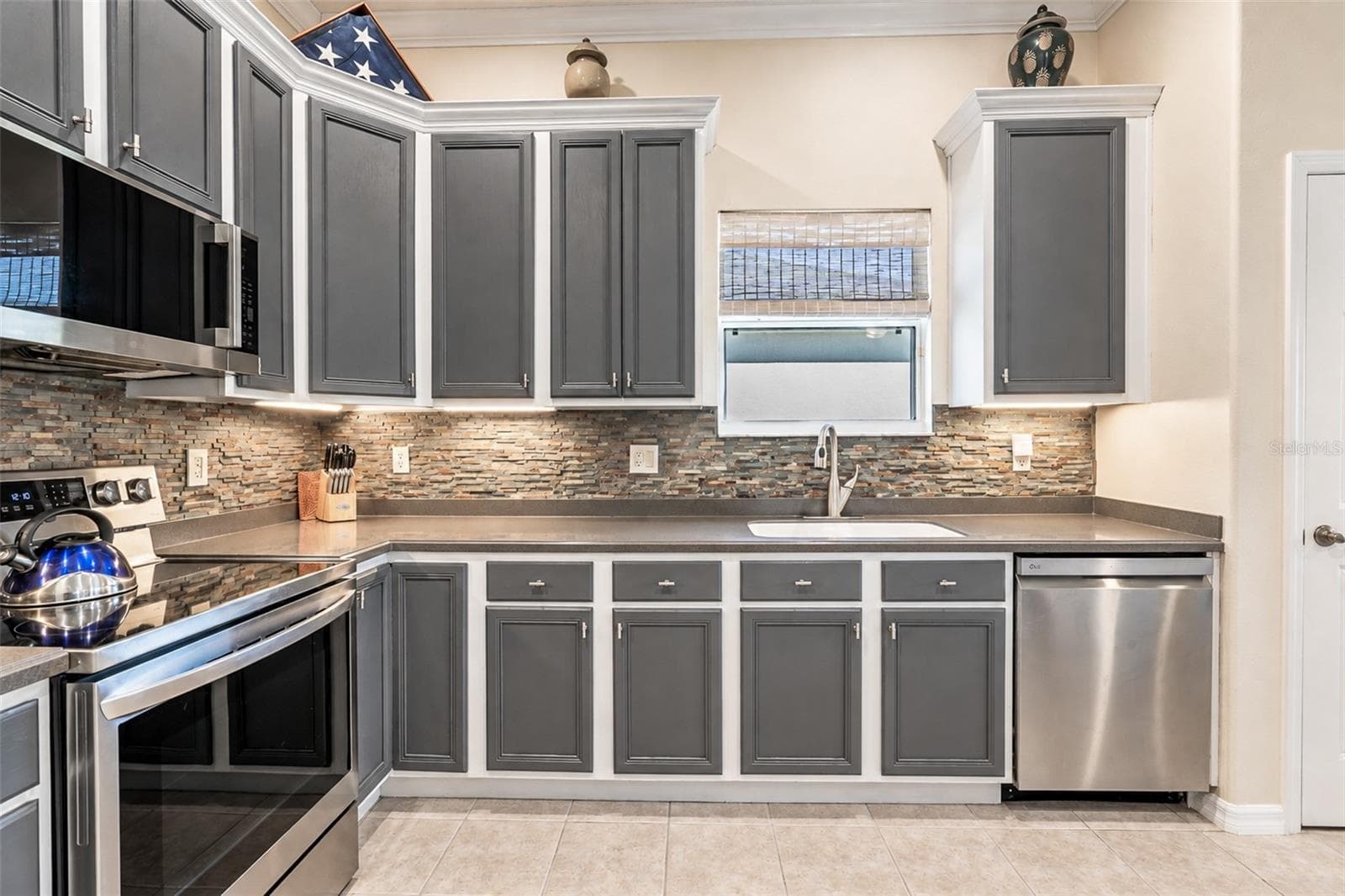 Single Family Residence at 25520 MAUREPAS LN, LEESBURG, photo 11 of 31