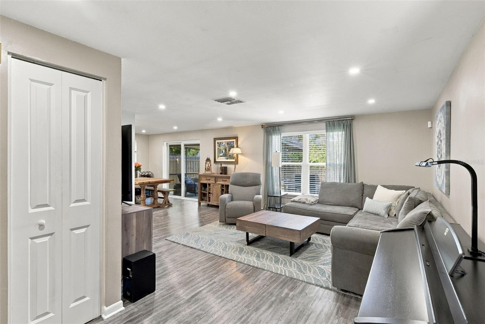 Foyer to living room - 16136 FOXFIRE DR, TAMPA