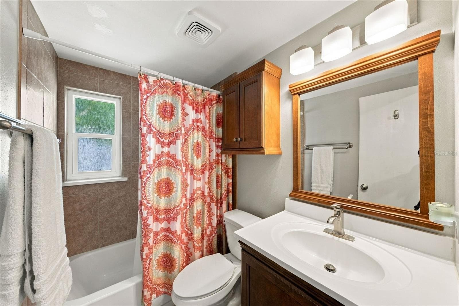 UPDATED Bath 2 - 16136 FOXFIRE DR, TAMPA