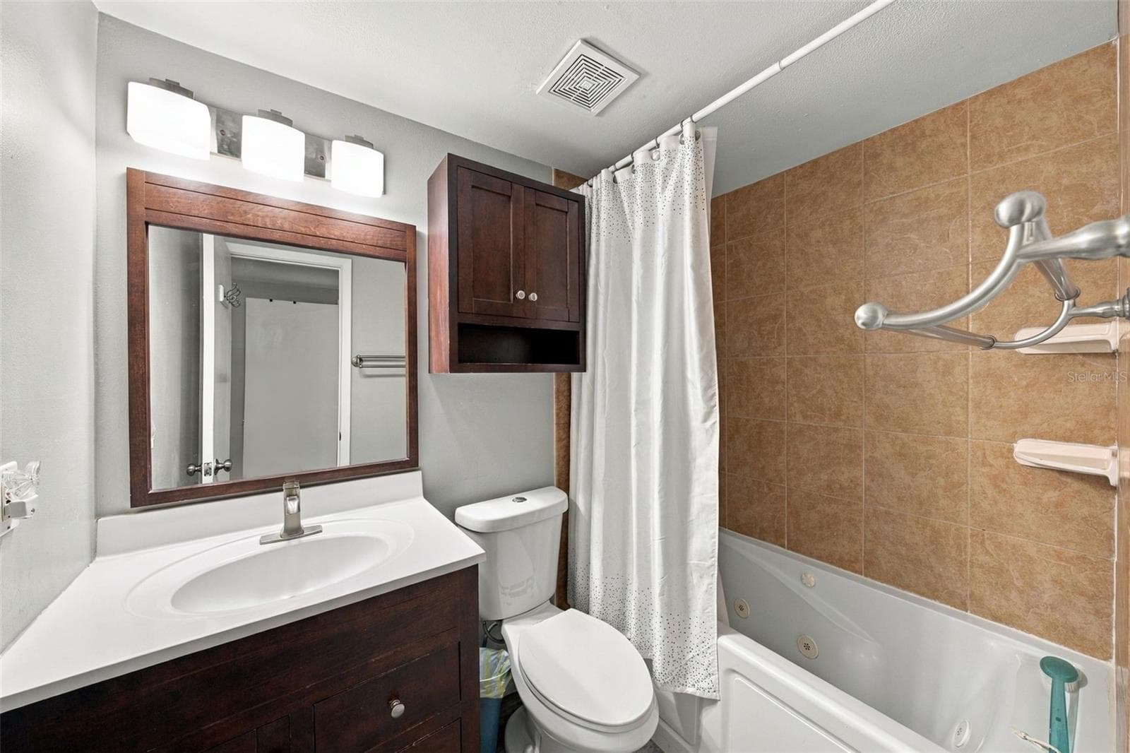 UPDATED Master bath - 16136 FOXFIRE DR, TAMPA