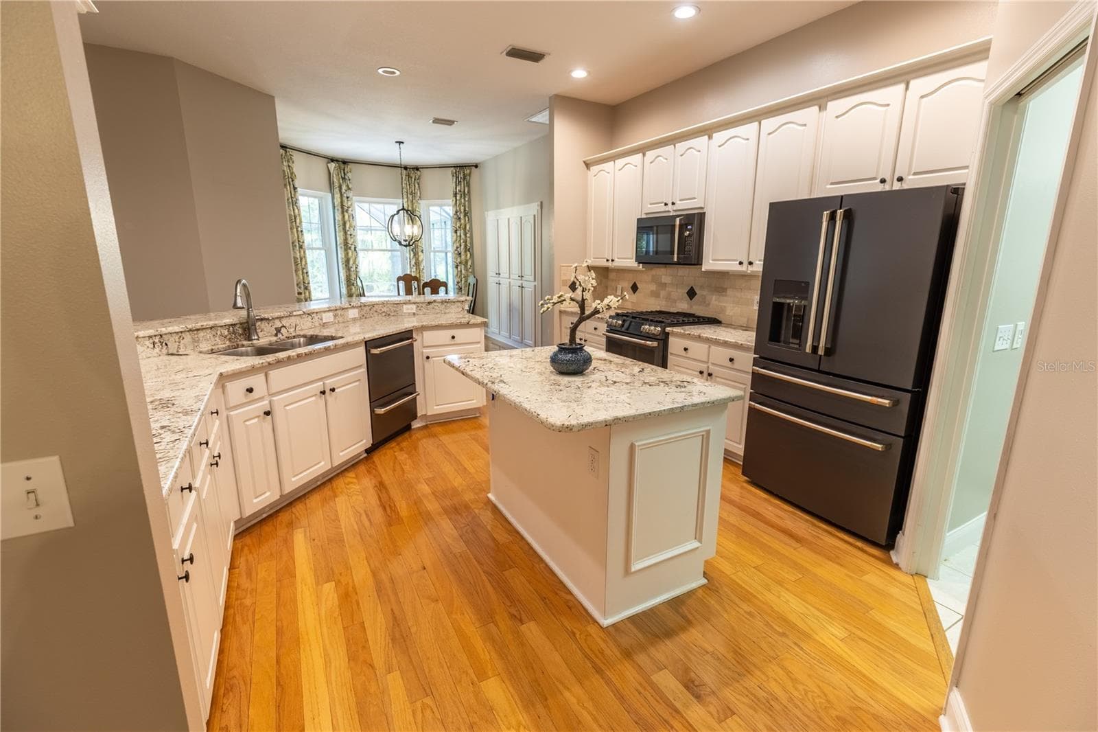 Single Family Residence at 8917 EAGLE WATCH DR, RIVERVIEW, photo 11 of 48
