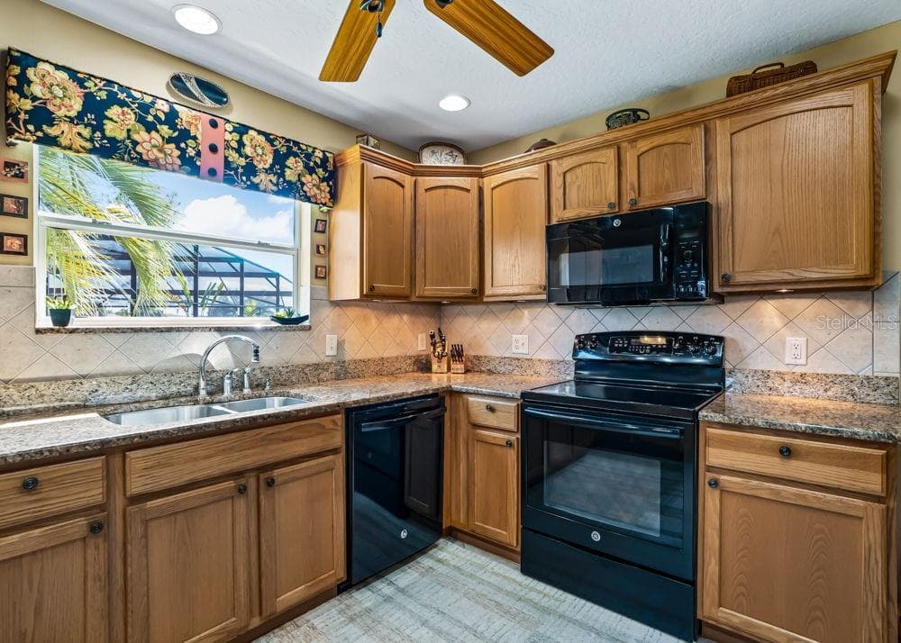 Single Family Residence at 17972 SE 88TH CASCADE CT, THE VILLAGES, photo 16 of 50