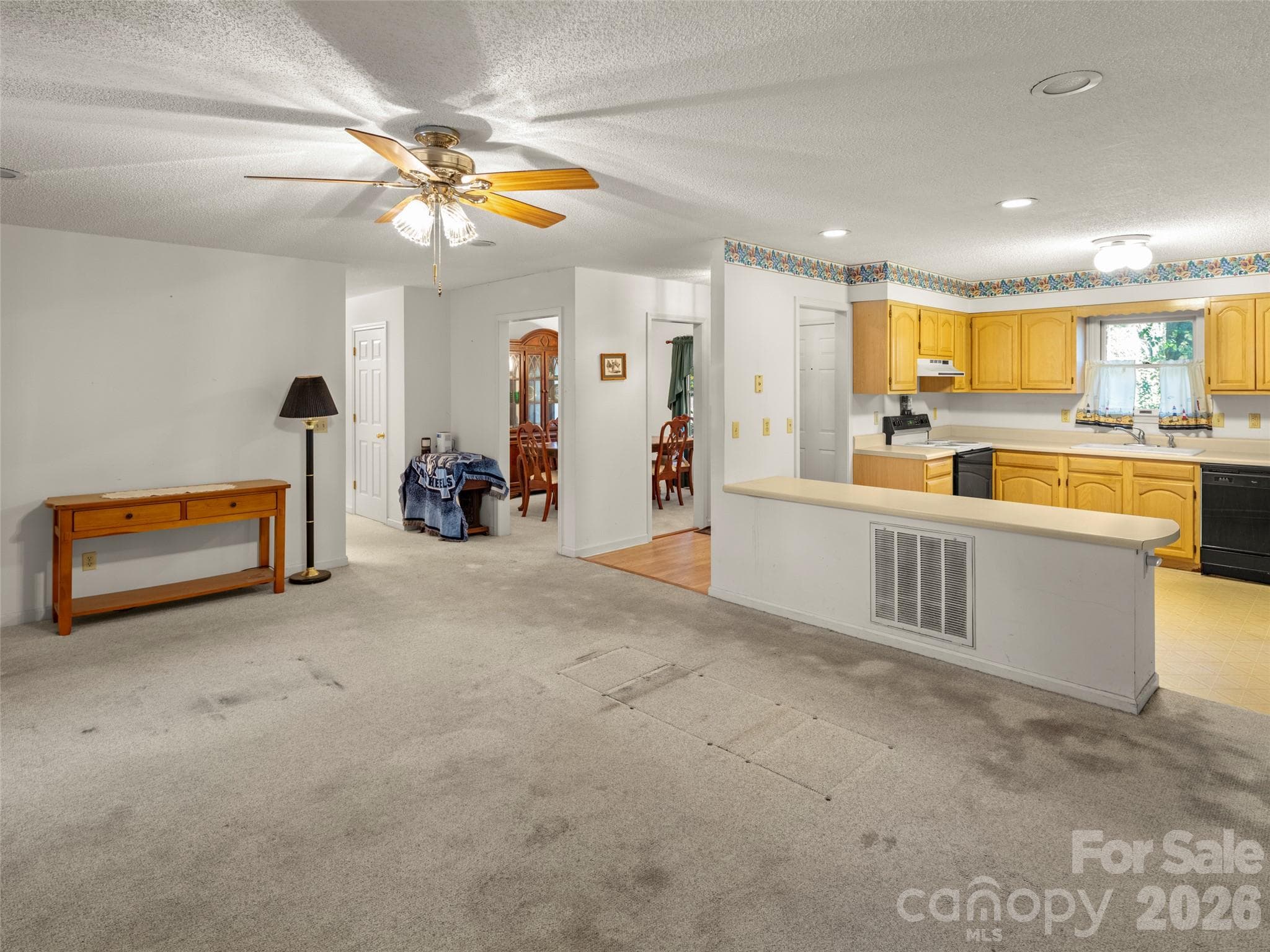 Single Family Residence at 45 Bearwallow Road, Hendersonville, photo 6 of 24