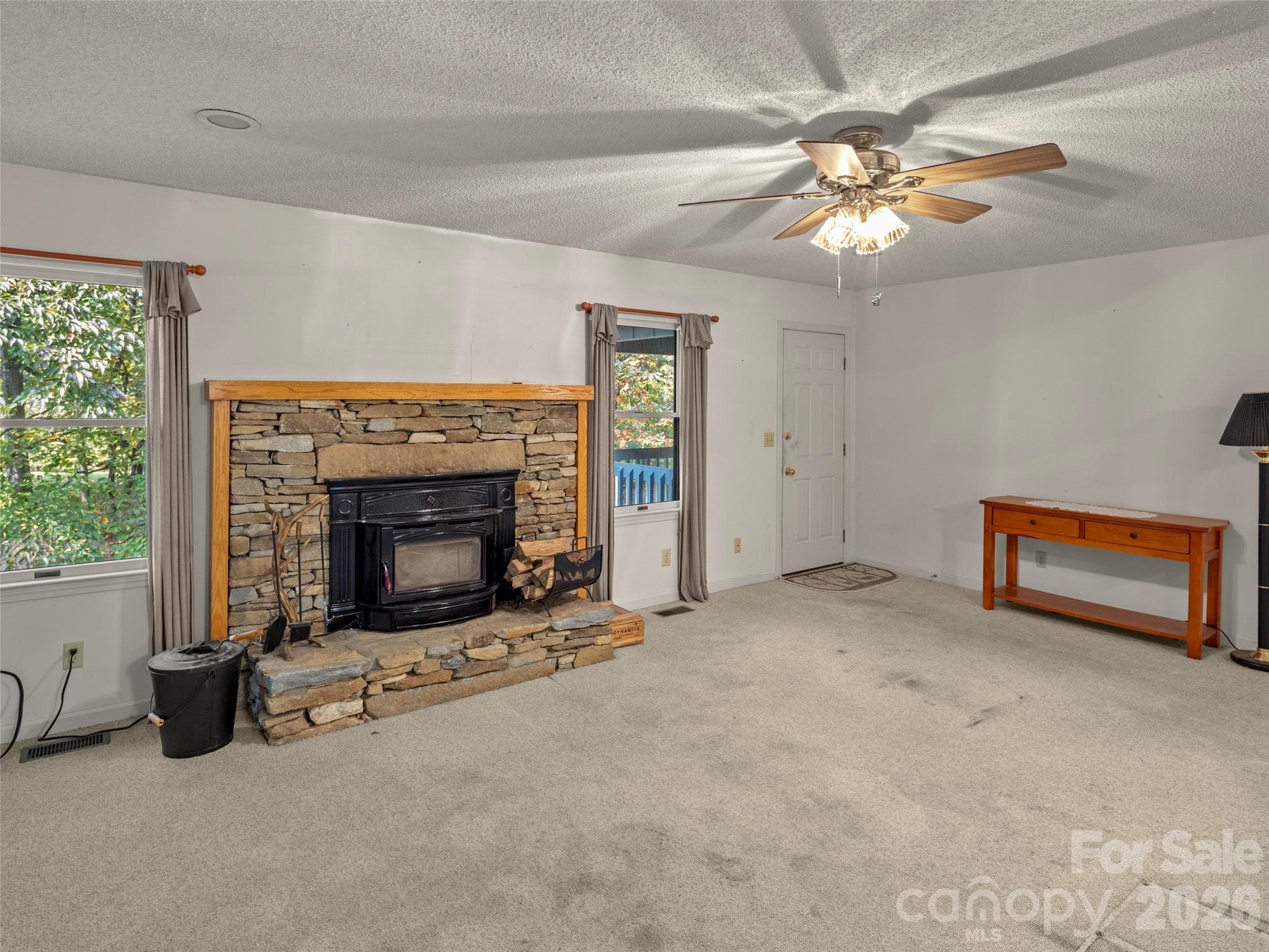 Living room with access to back deck. - 45 Bearwallow Road, Hendersonville