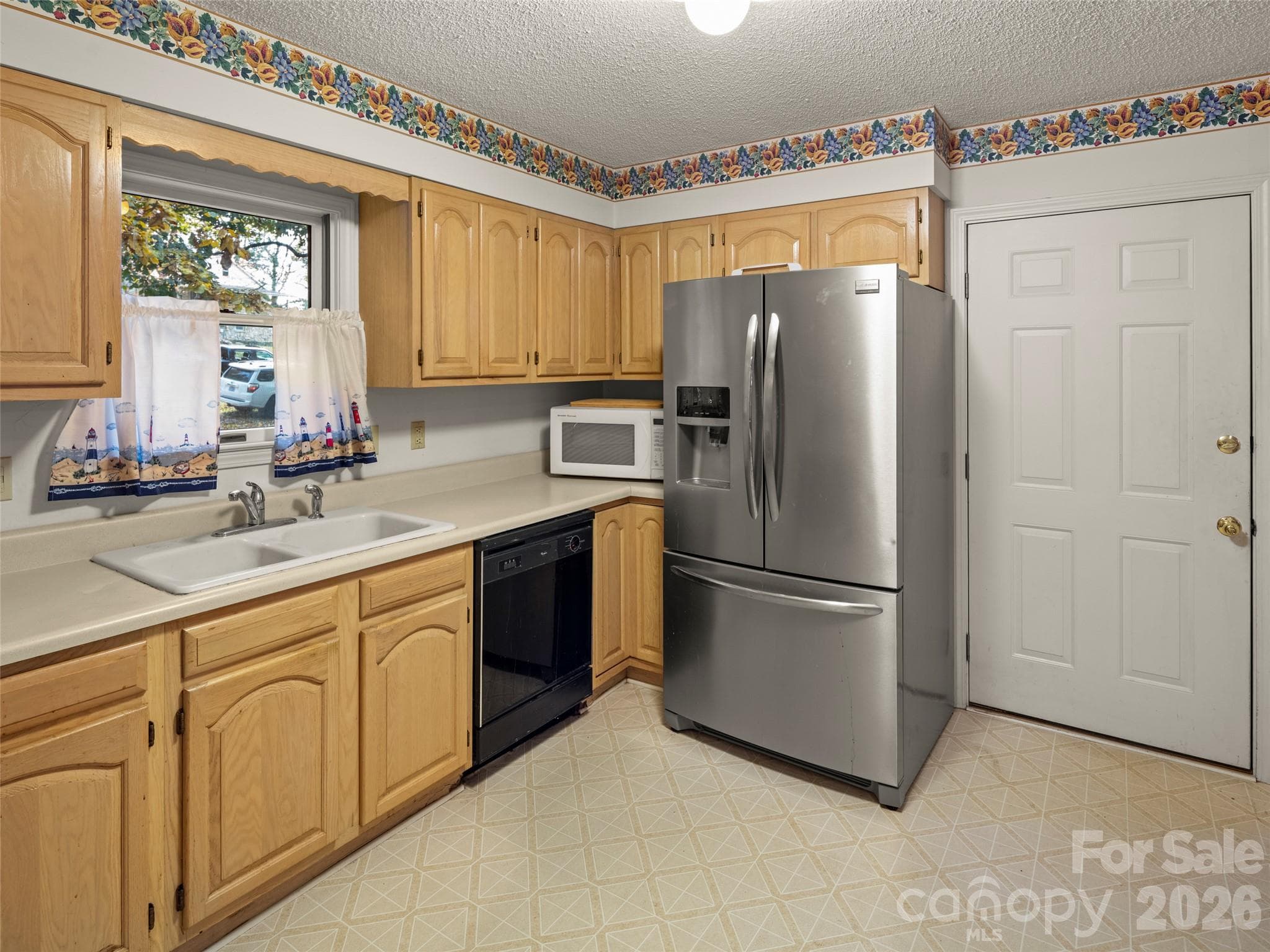 Single Family Residence at 45 Bearwallow Road, Hendersonville, photo 11 of 24