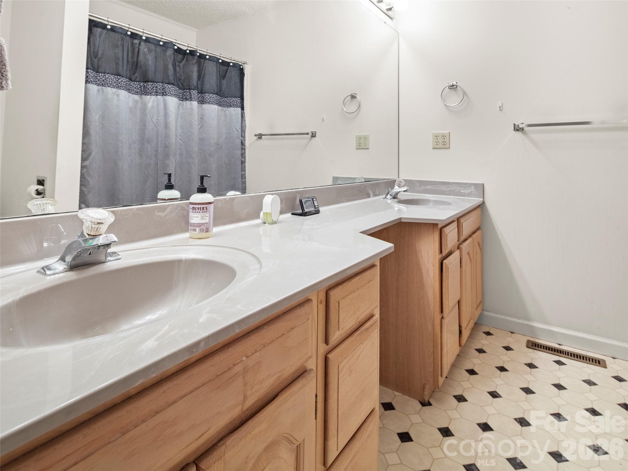 Master bathroom - 45 Bearwallow Road, Hendersonville