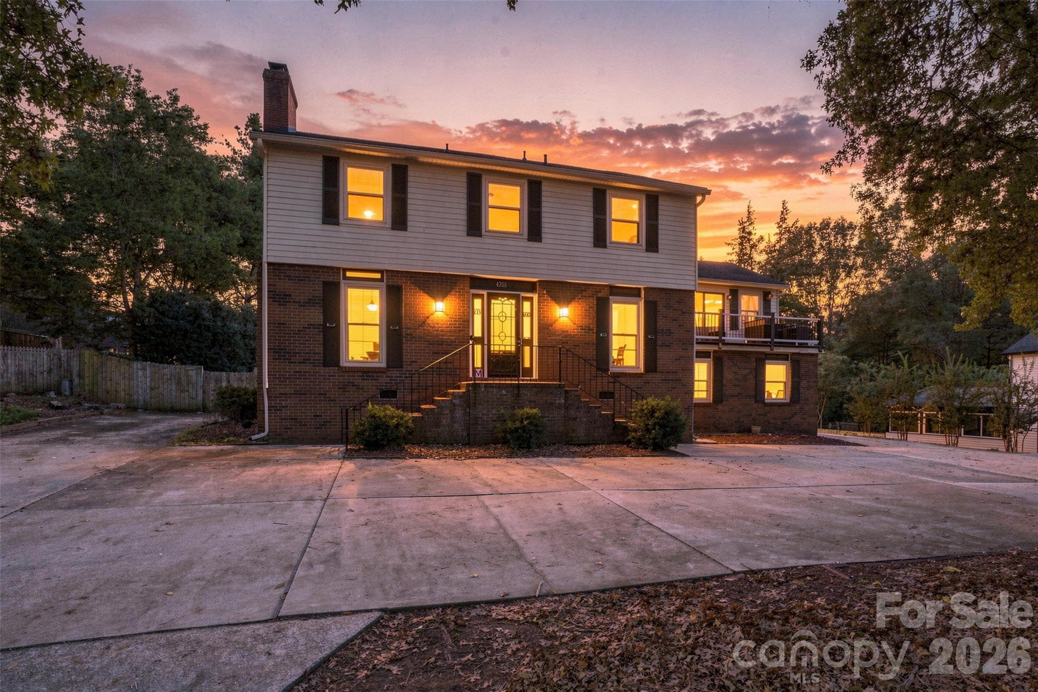 Single Family Residence at 4206 Foxmoor Drive, Charlotte, photo 2 of 48
