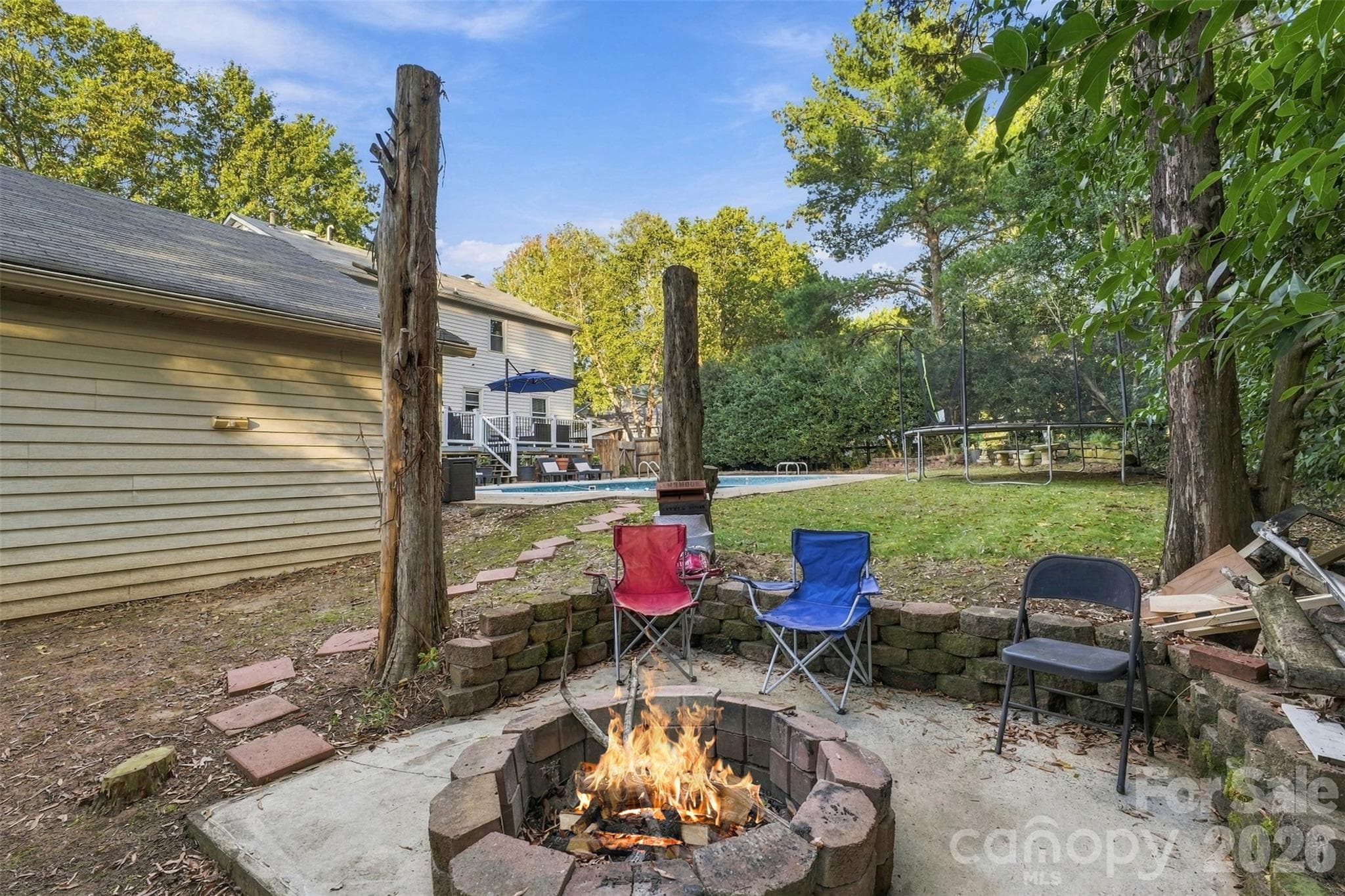 Fire pit - 4206 Foxmoor Drive, Charlotte