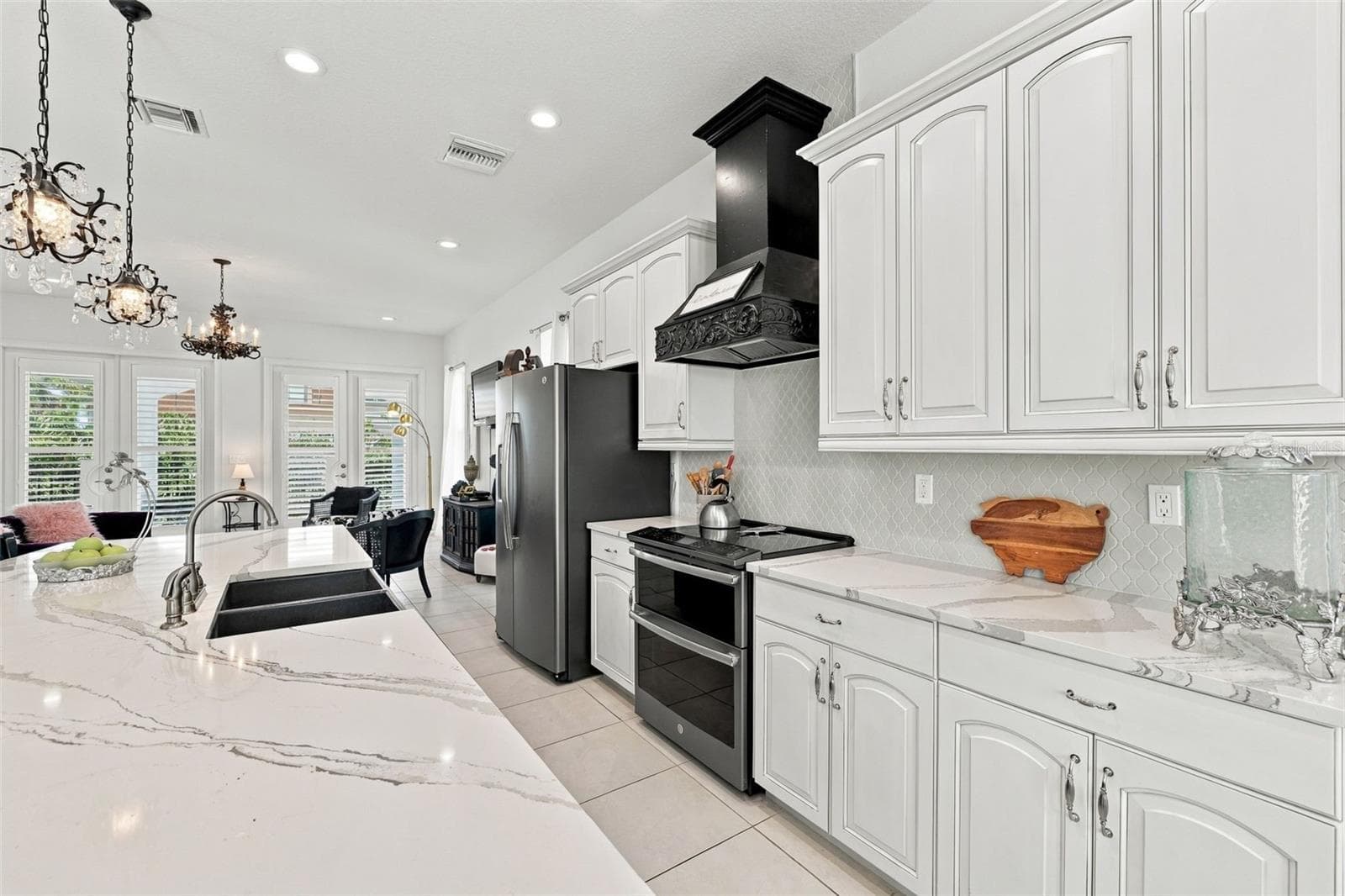 Single Family Residence at 4001 42ND ST S, ST PETERSBURG, photo 11 of 68