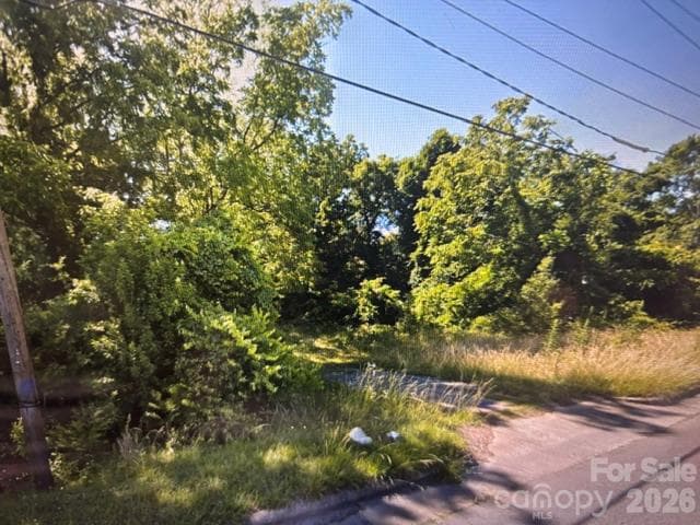 Drive cut to pull in to view the property - 512 N Main Street, Lowell