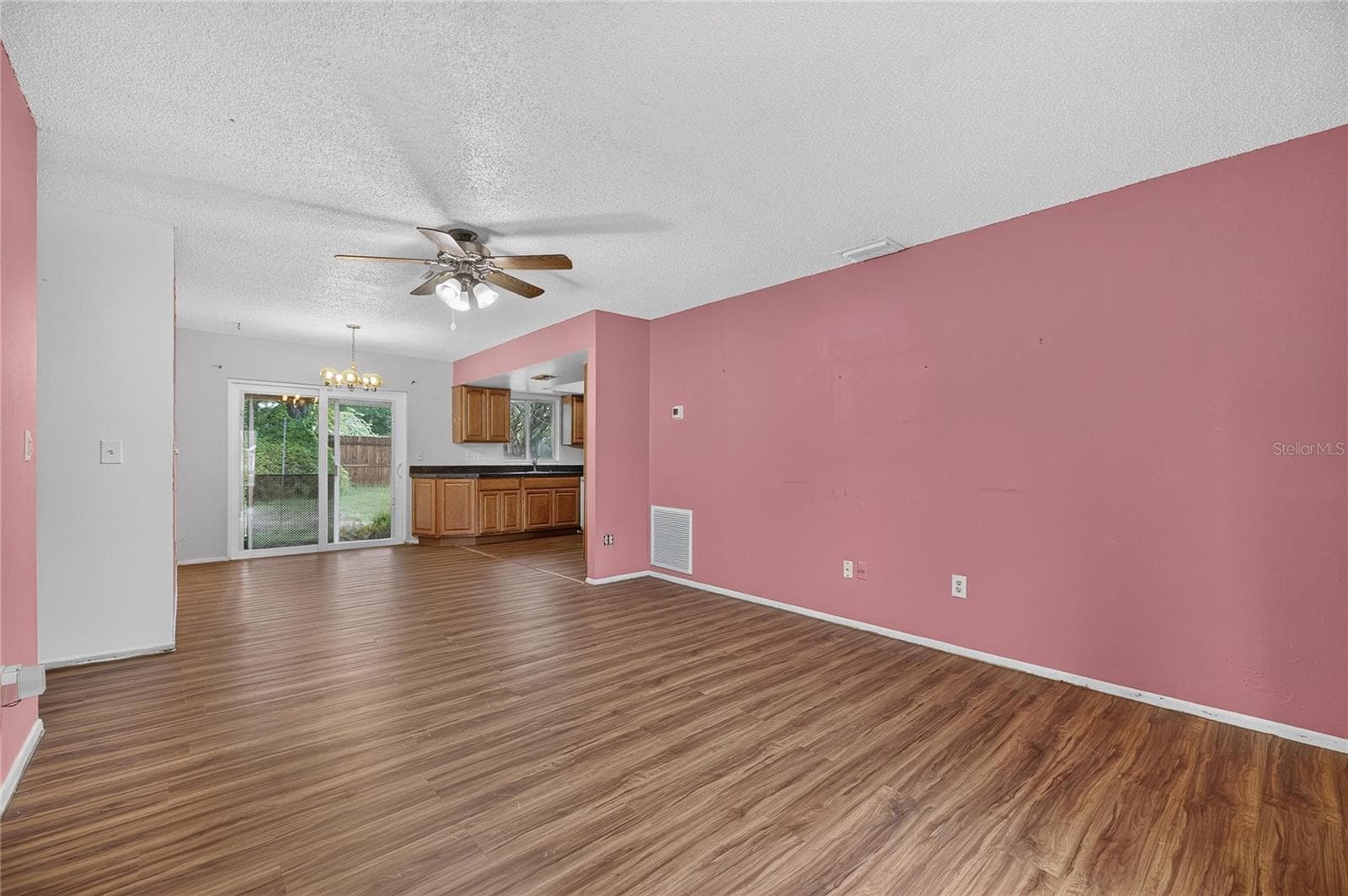 Single Family Residence at 332 BRANDYWINE DR, VALRICO, photo 7 of 38