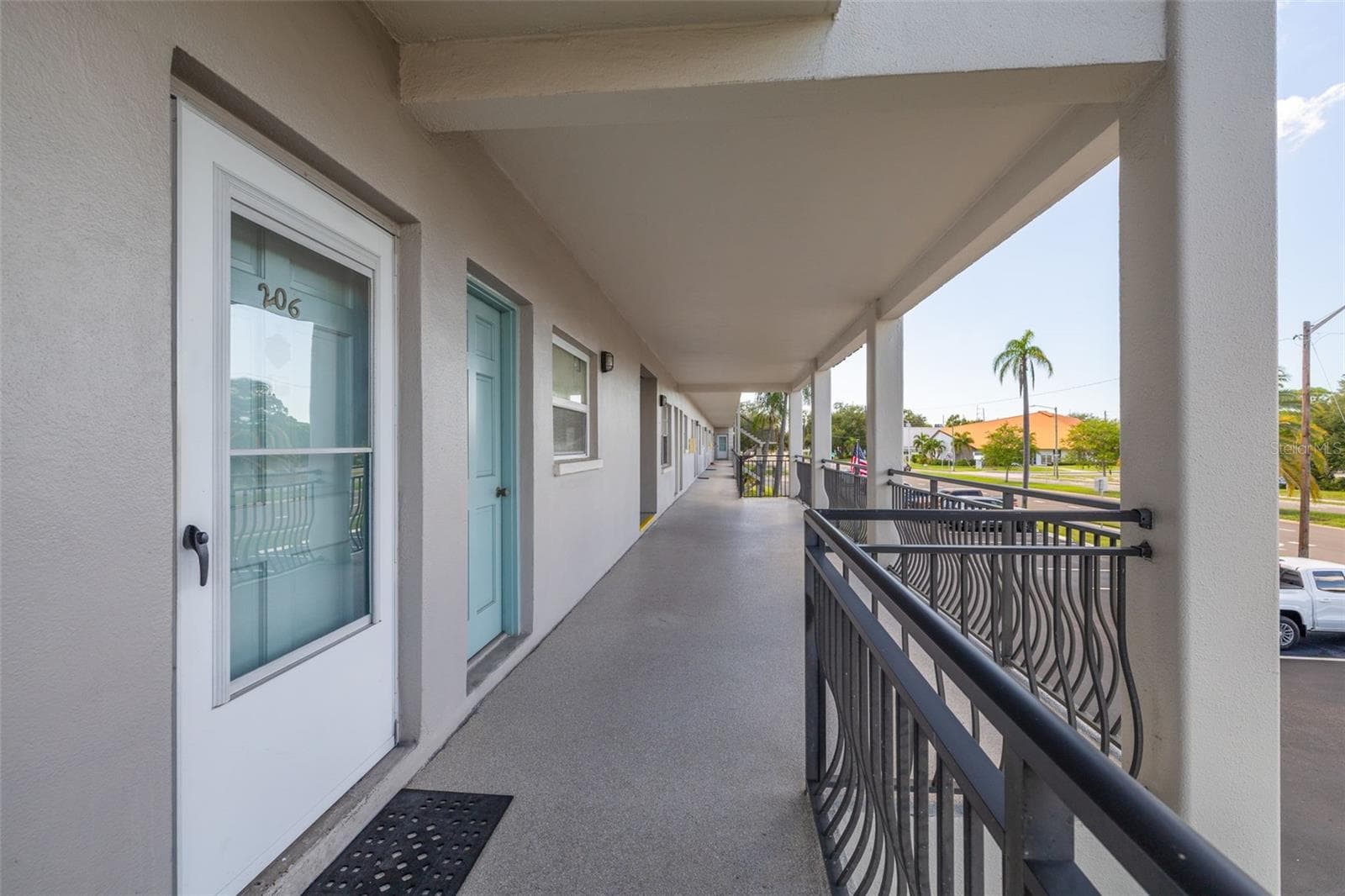Front Door/Walkway - 211 PASADENA AVE N #206, ST PETERSBURG