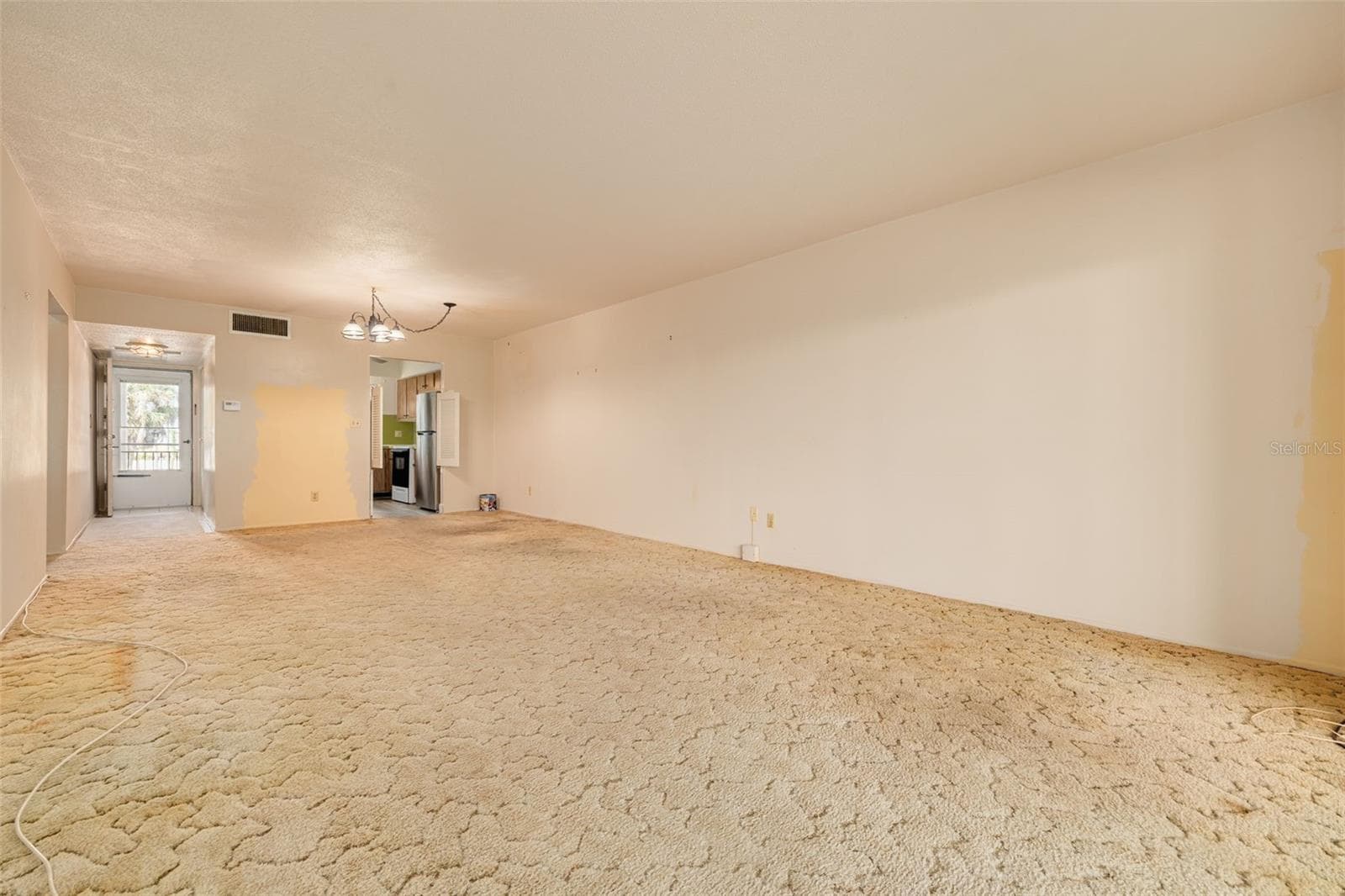 Living Dining Room Combination - 211 PASADENA AVE N #206, ST PETERSBURG