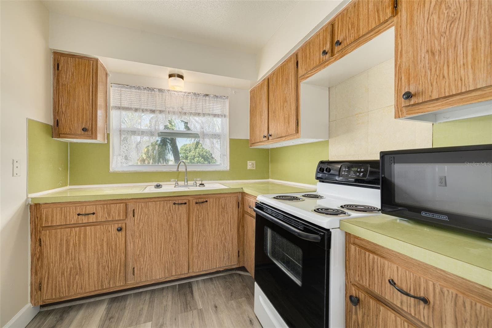 Kitchen - 211 PASADENA AVE N #206, ST PETERSBURG