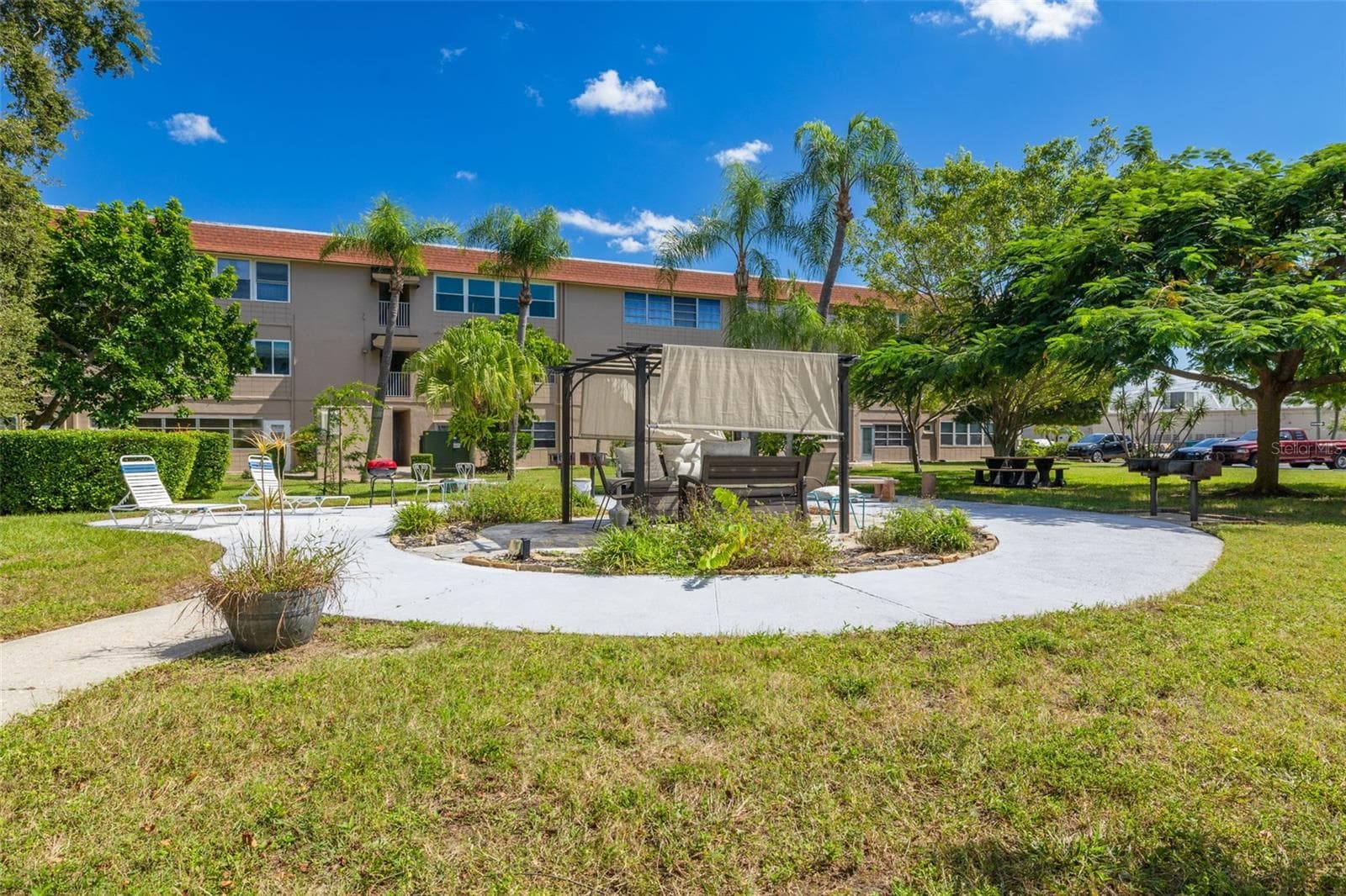 Outdoor Green Space - 211 PASADENA AVE N #206, ST PETERSBURG