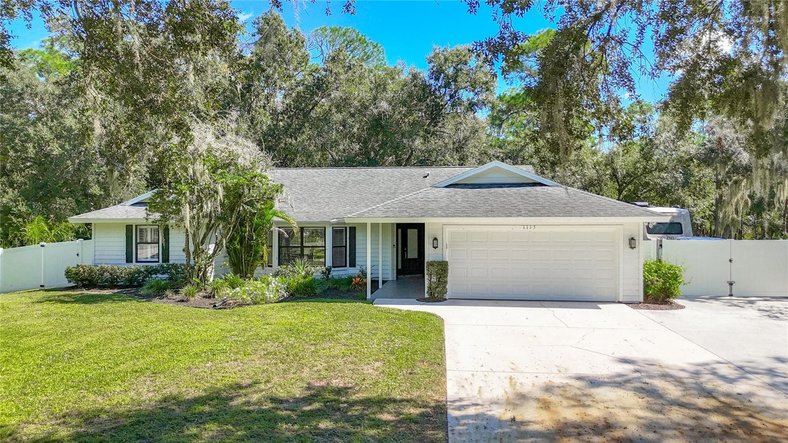 Single Family Residence at 1115 MILL RUN E, BRADENTON, photo 2 of 61