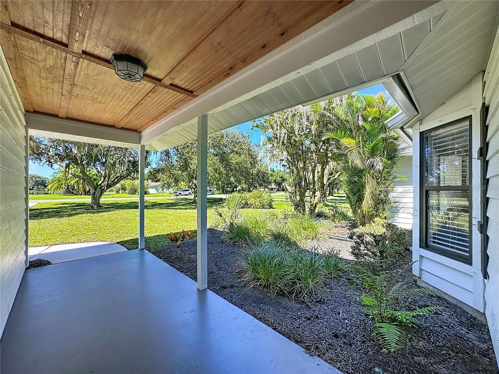 Single Family Residence at 1115 MILL RUN E, BRADENTON, photo 4 of 61