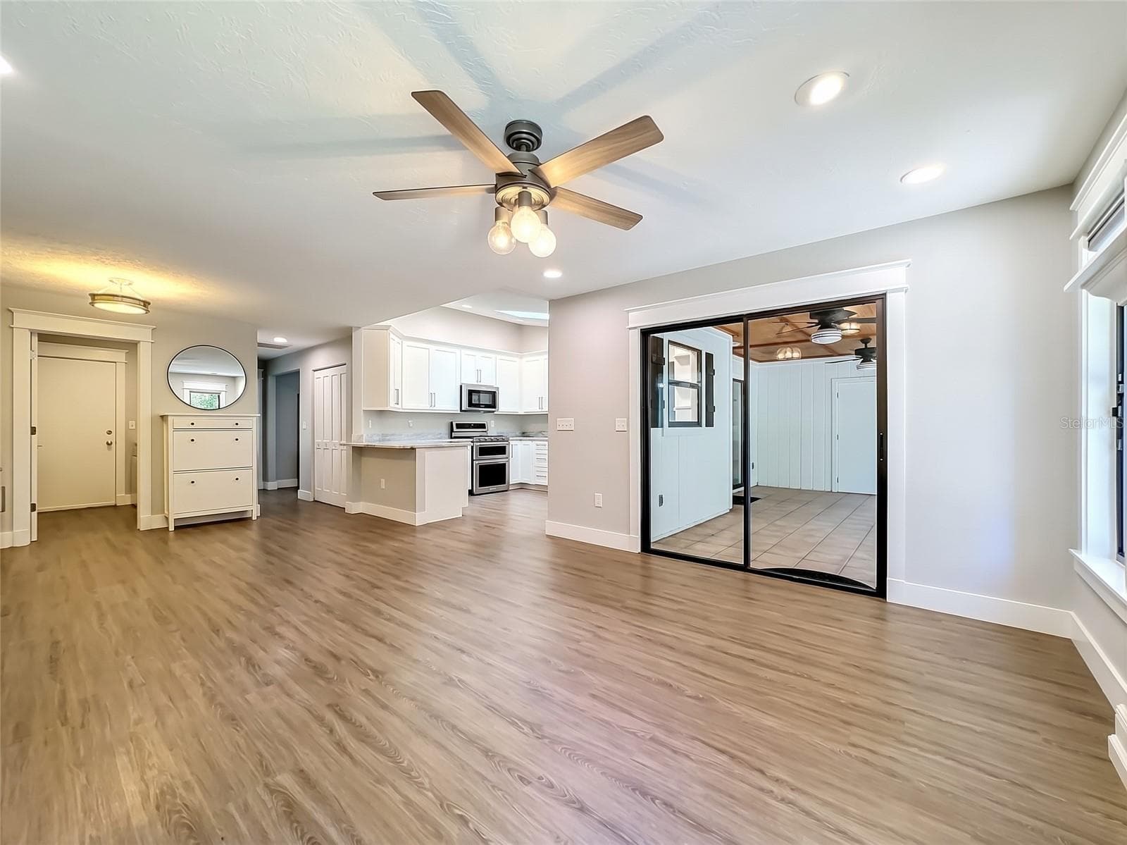 Single Family Residence at 1115 MILL RUN E, BRADENTON, photo 9 of 61