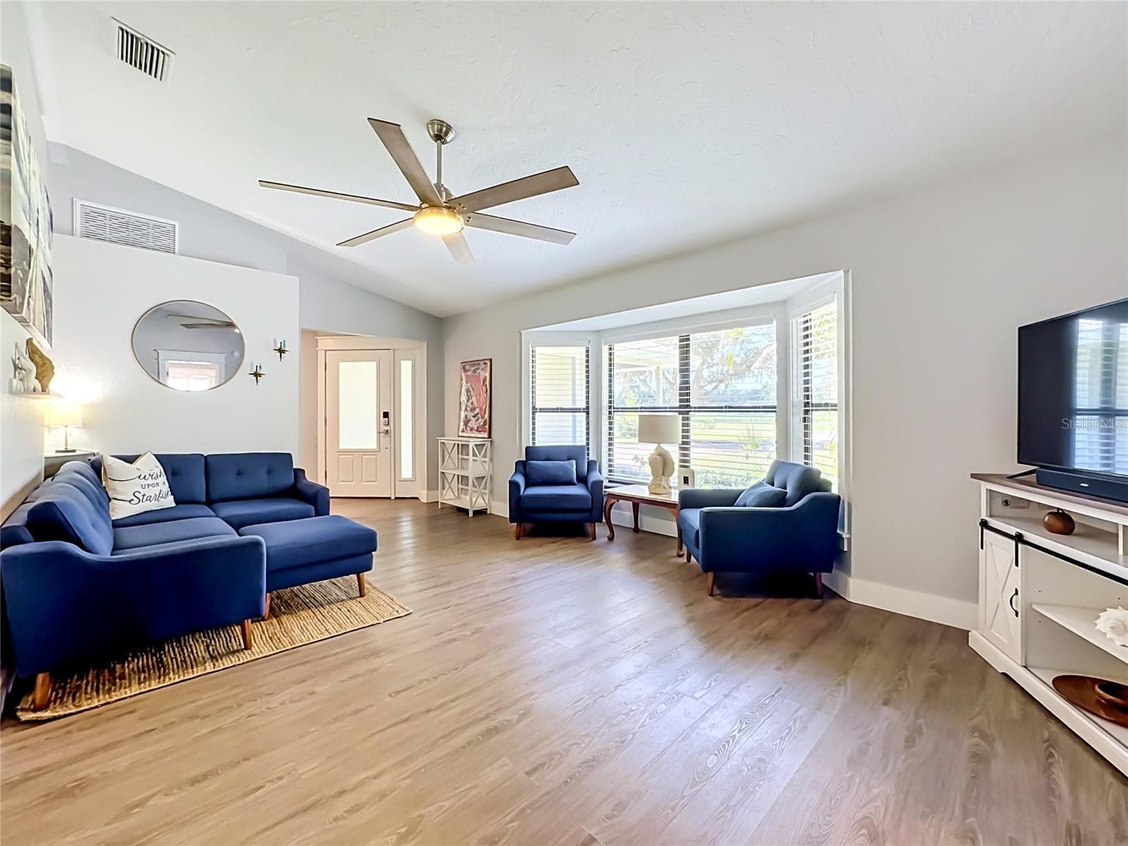 Single Family Residence at 1115 MILL RUN E, BRADENTON, photo 13 of 61