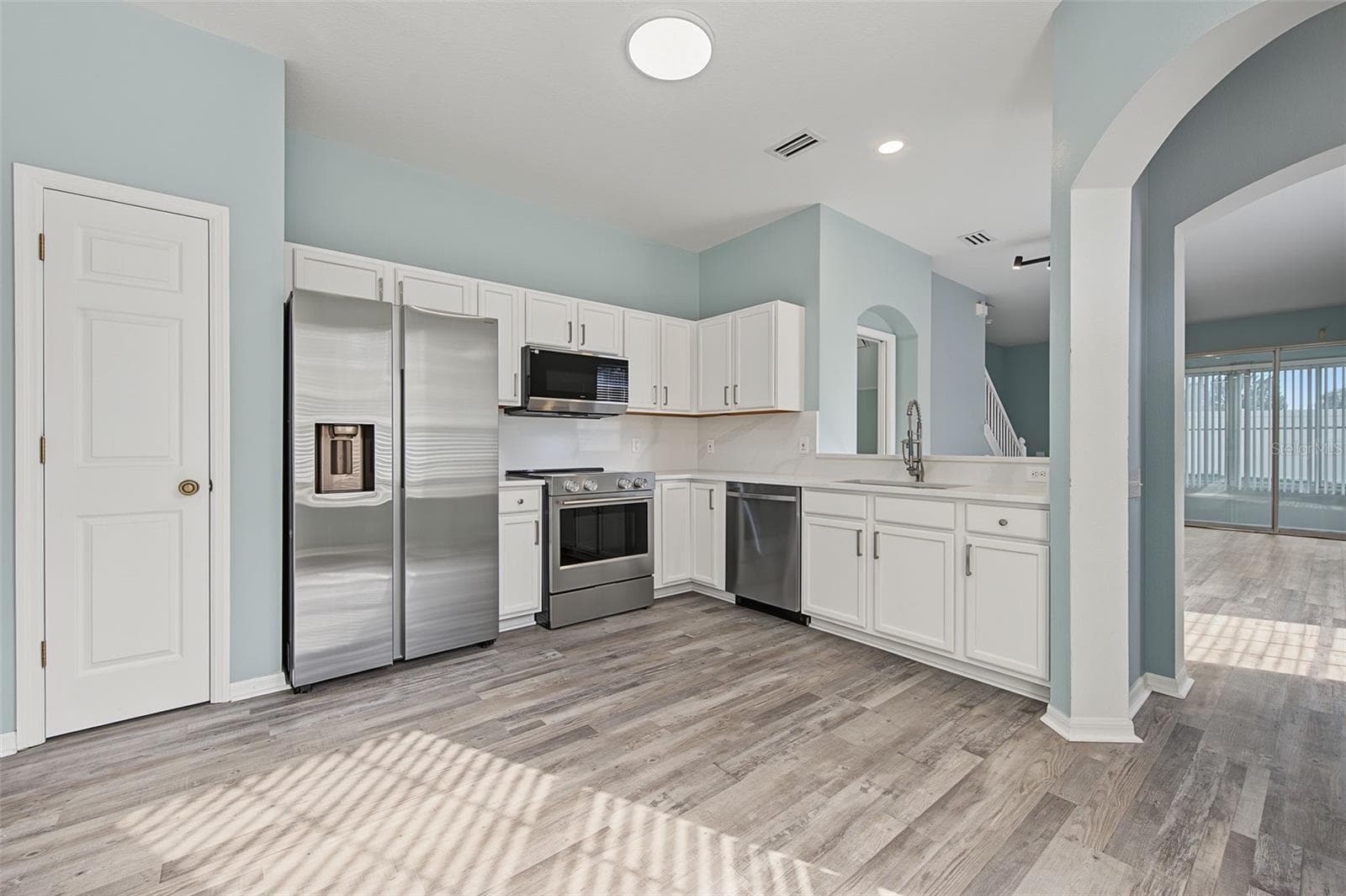Kitchen - 2555 NEWBERN DR, CLEARWATER