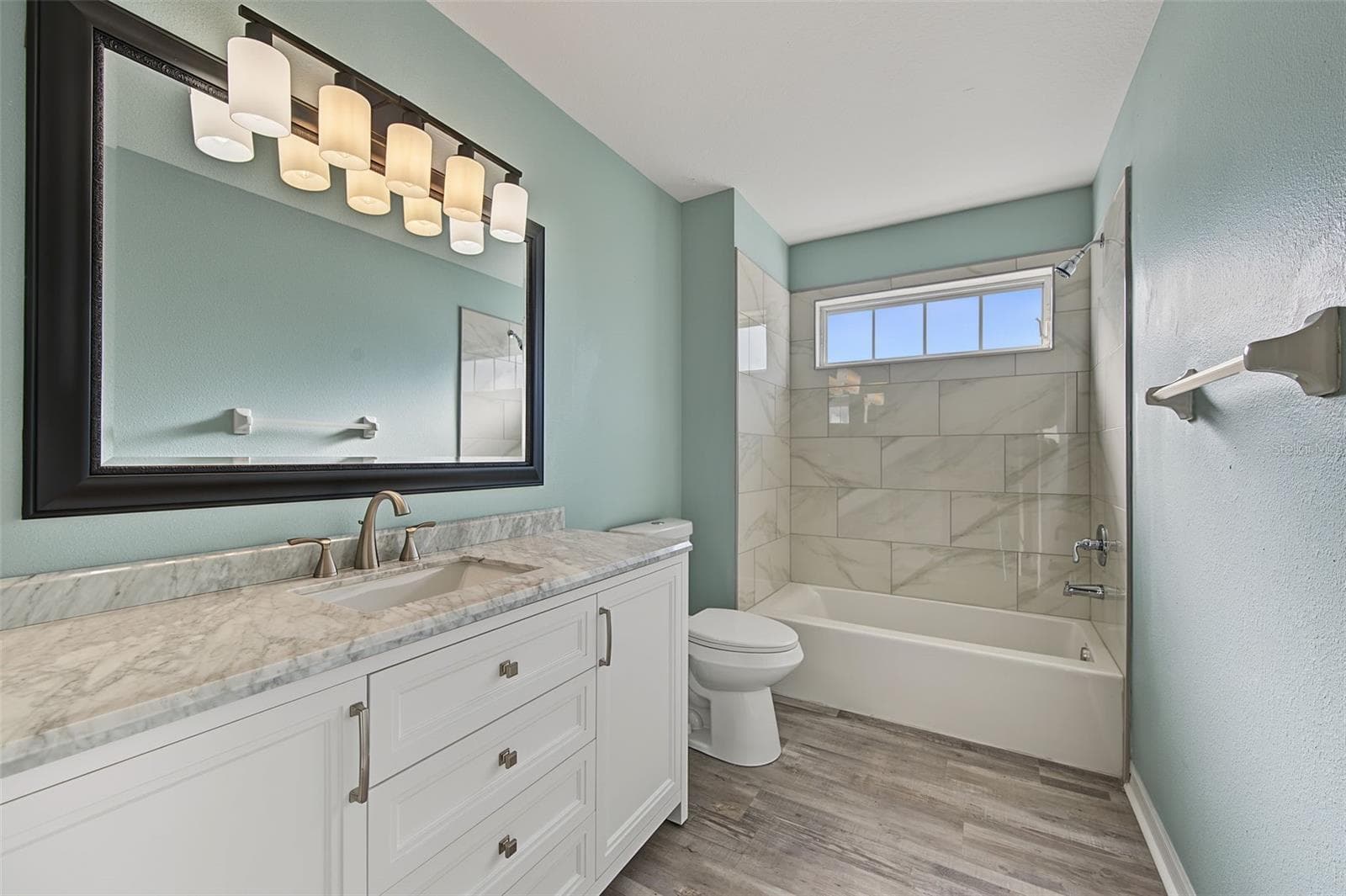 Hall Bathroom - 2555 NEWBERN DR, CLEARWATER