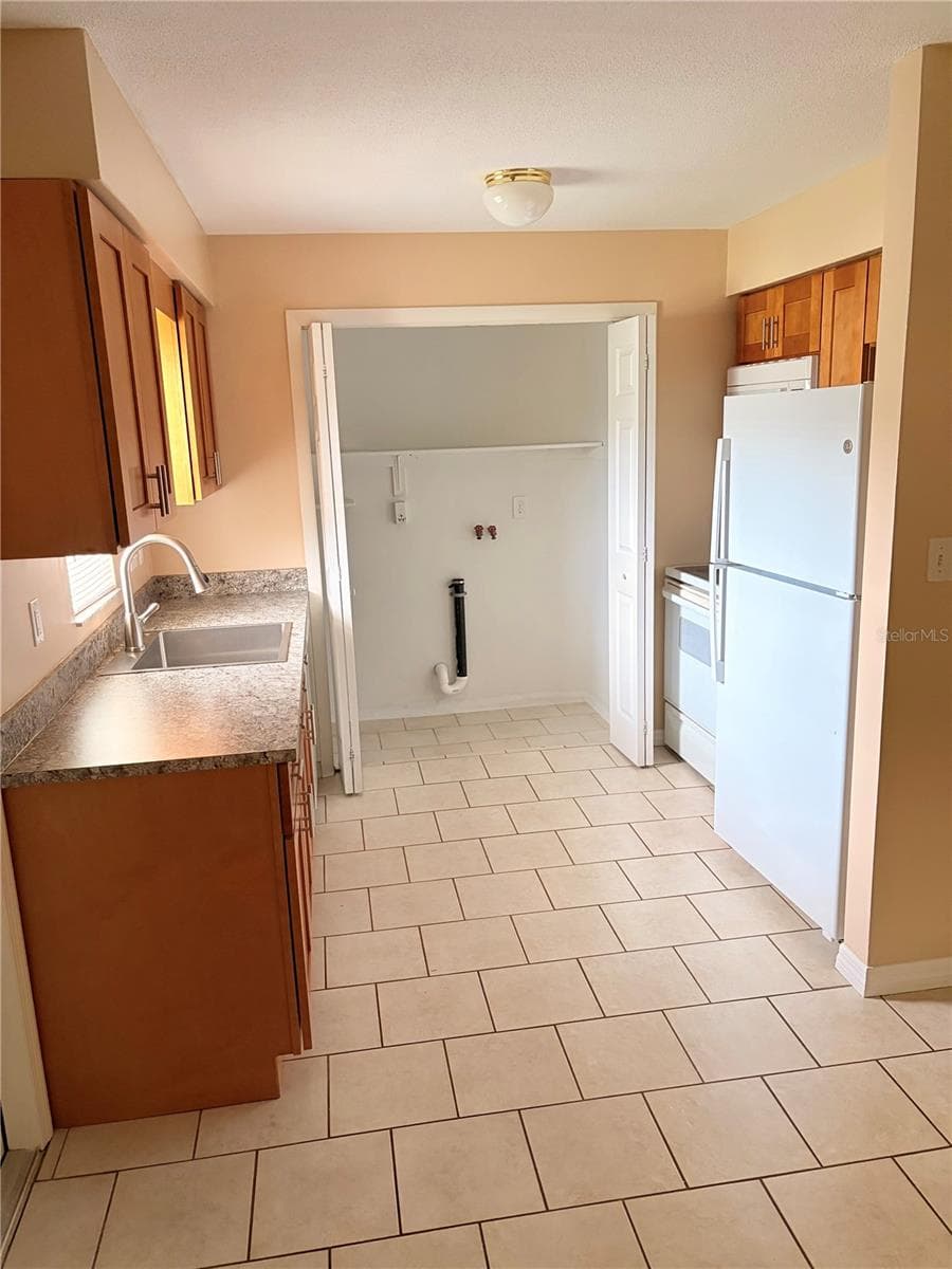 Triplex at 3052 PARK LN, DUNEDIN, photo 30 of 61